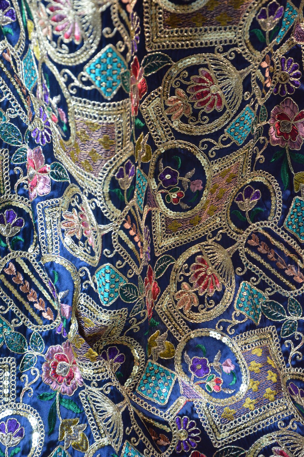 Caftan Sari Sirène “Majesté Andalousie” – Bleu nuit & or