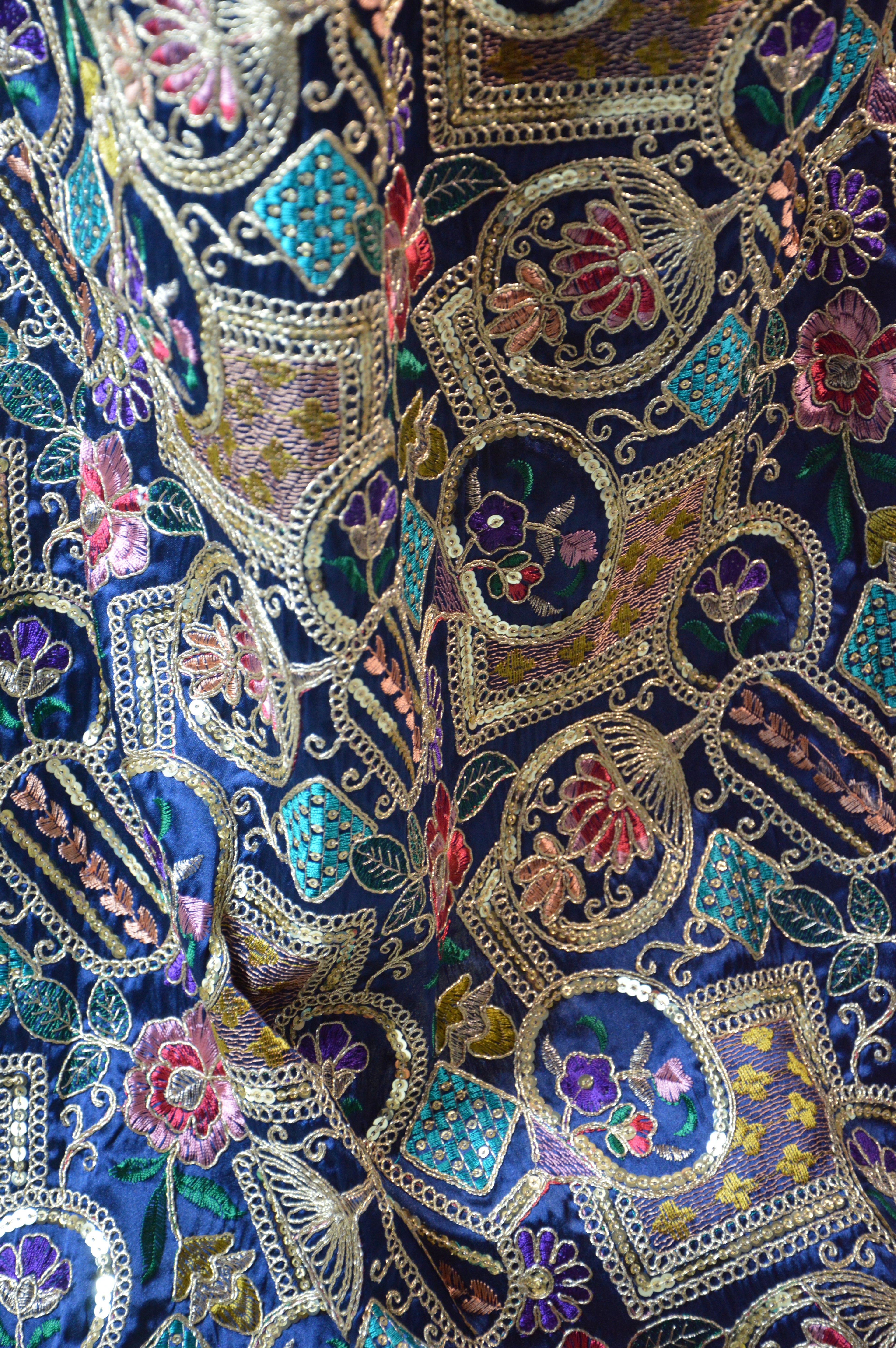 Caftan Sari Sirène “Majesté Andalousie” – Bleu nuit & or