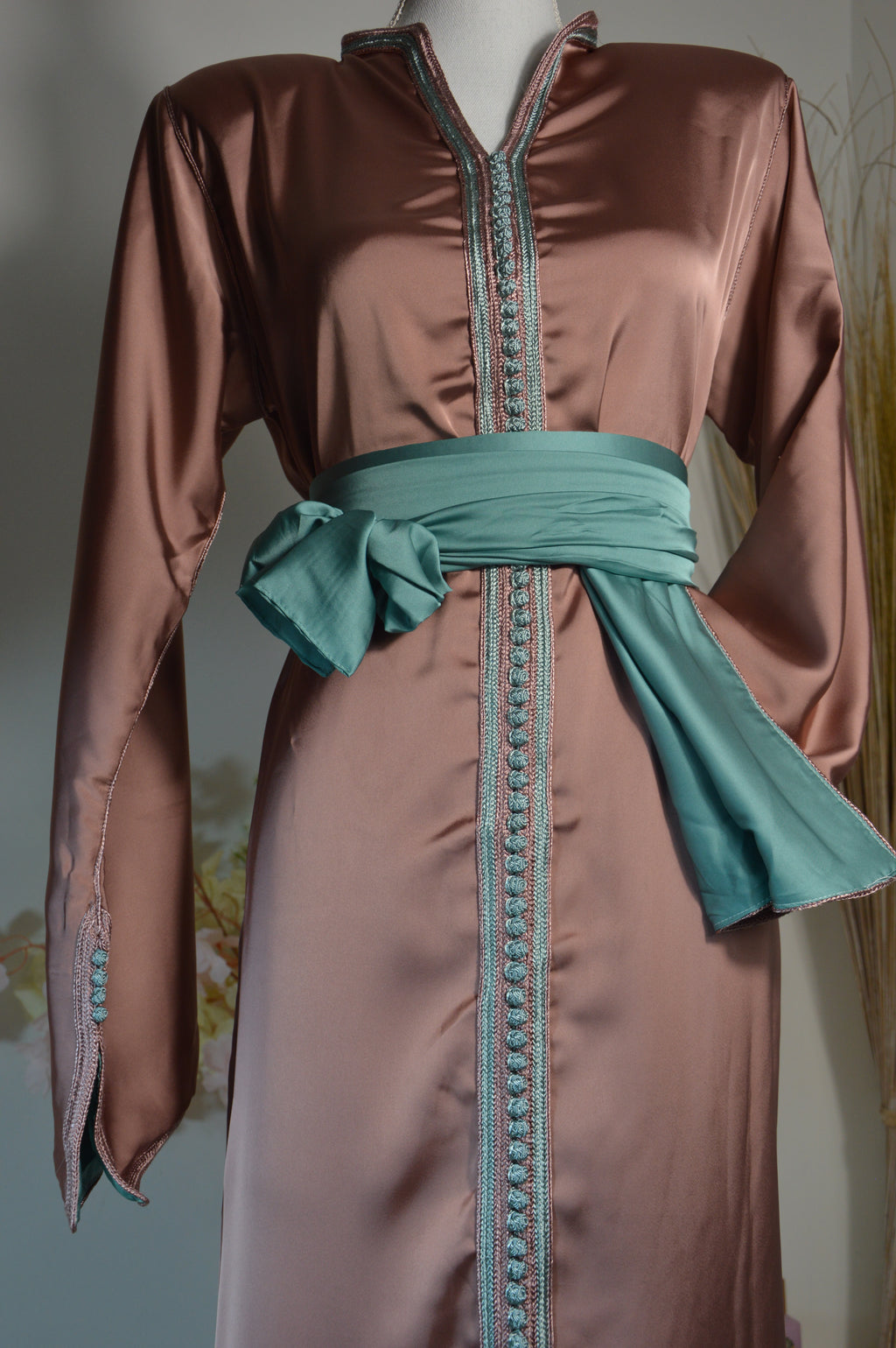 Caftan Satin « Vieux Rose & Vert d’Eau » – Minimal Chic