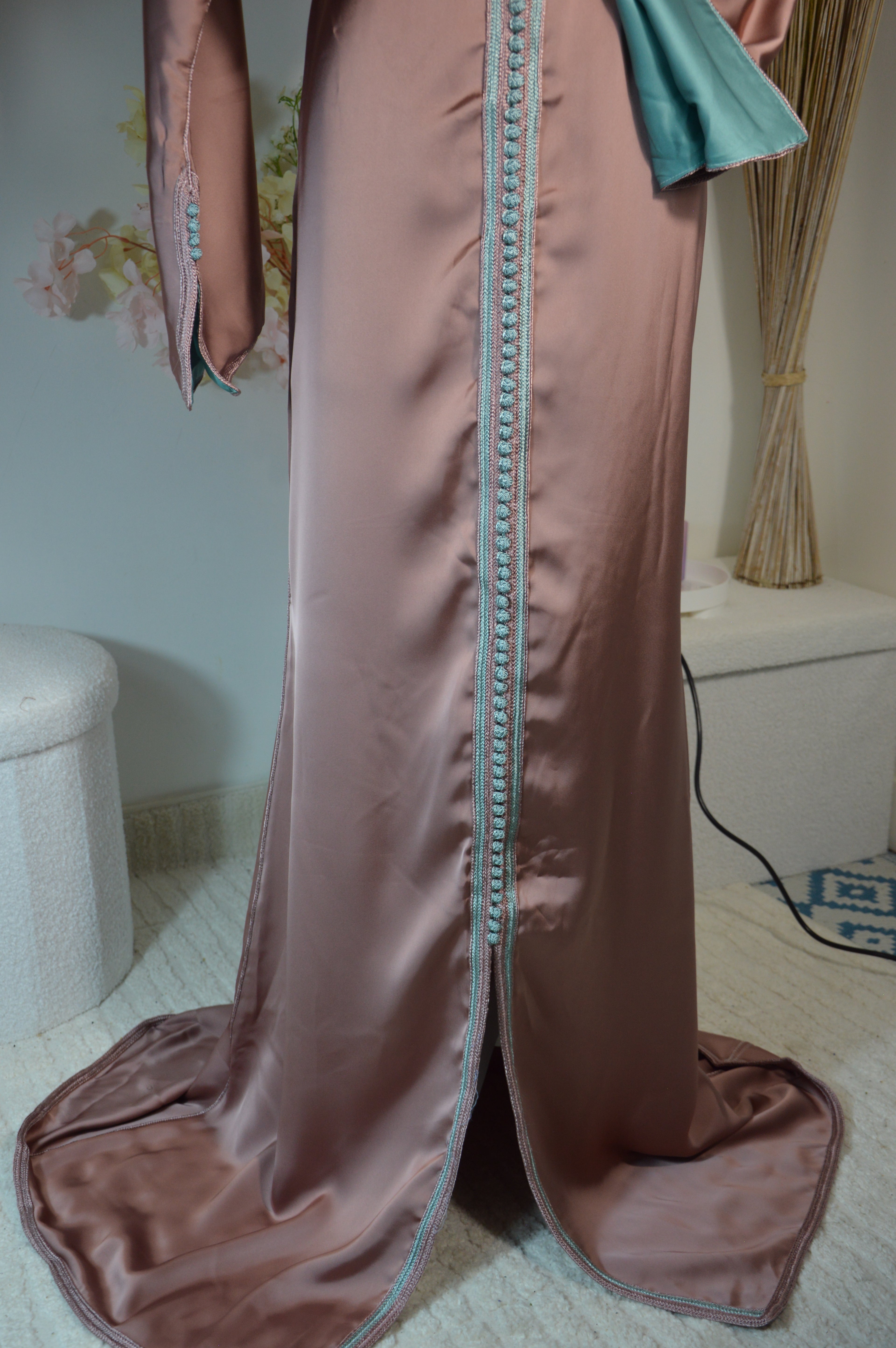 Caftan Satin « Vieux Rose & Vert d’Eau » – Minimal Chic