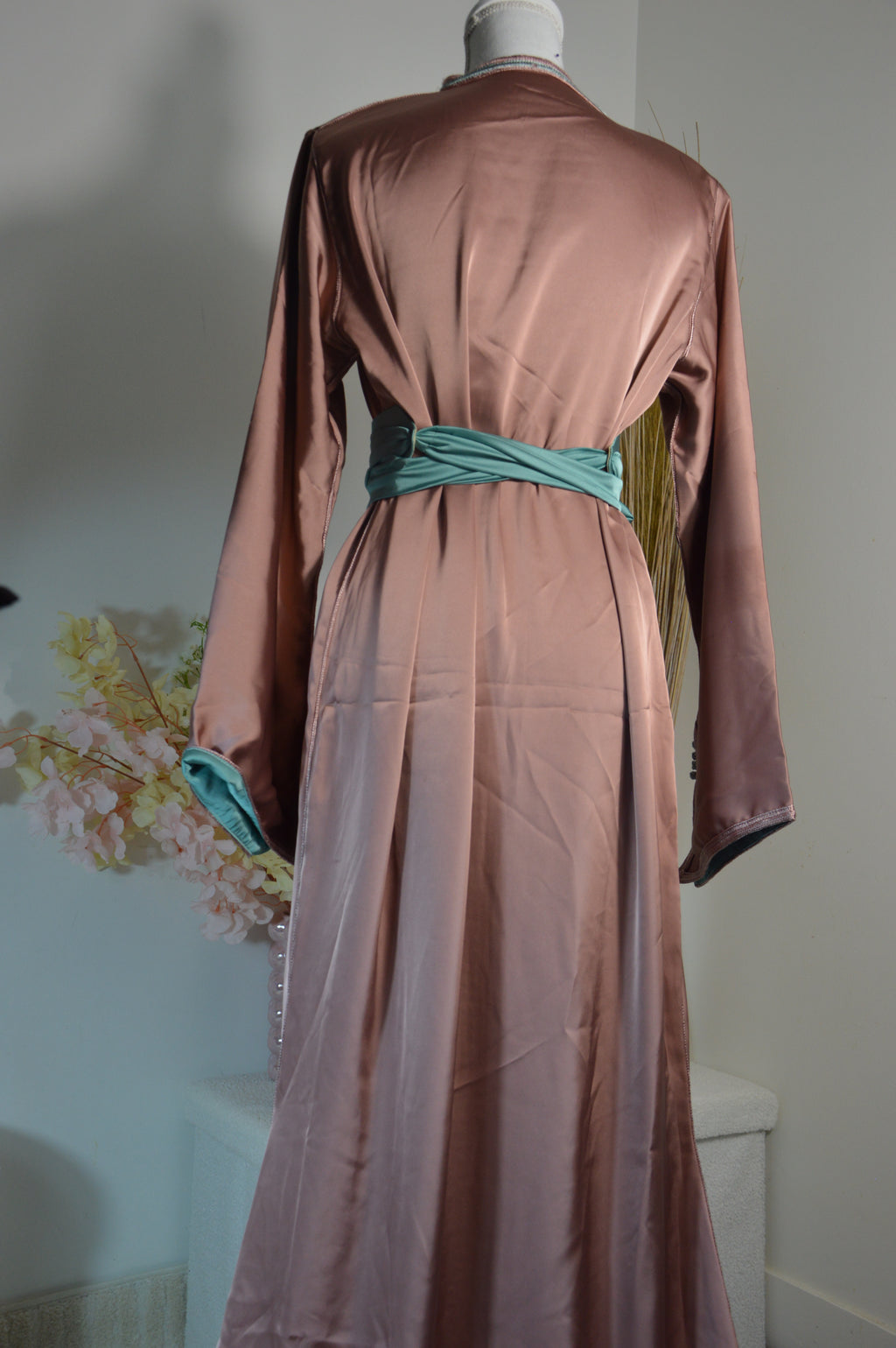 Caftan Satin « Vieux Rose & Vert d’Eau » – Minimal Chic