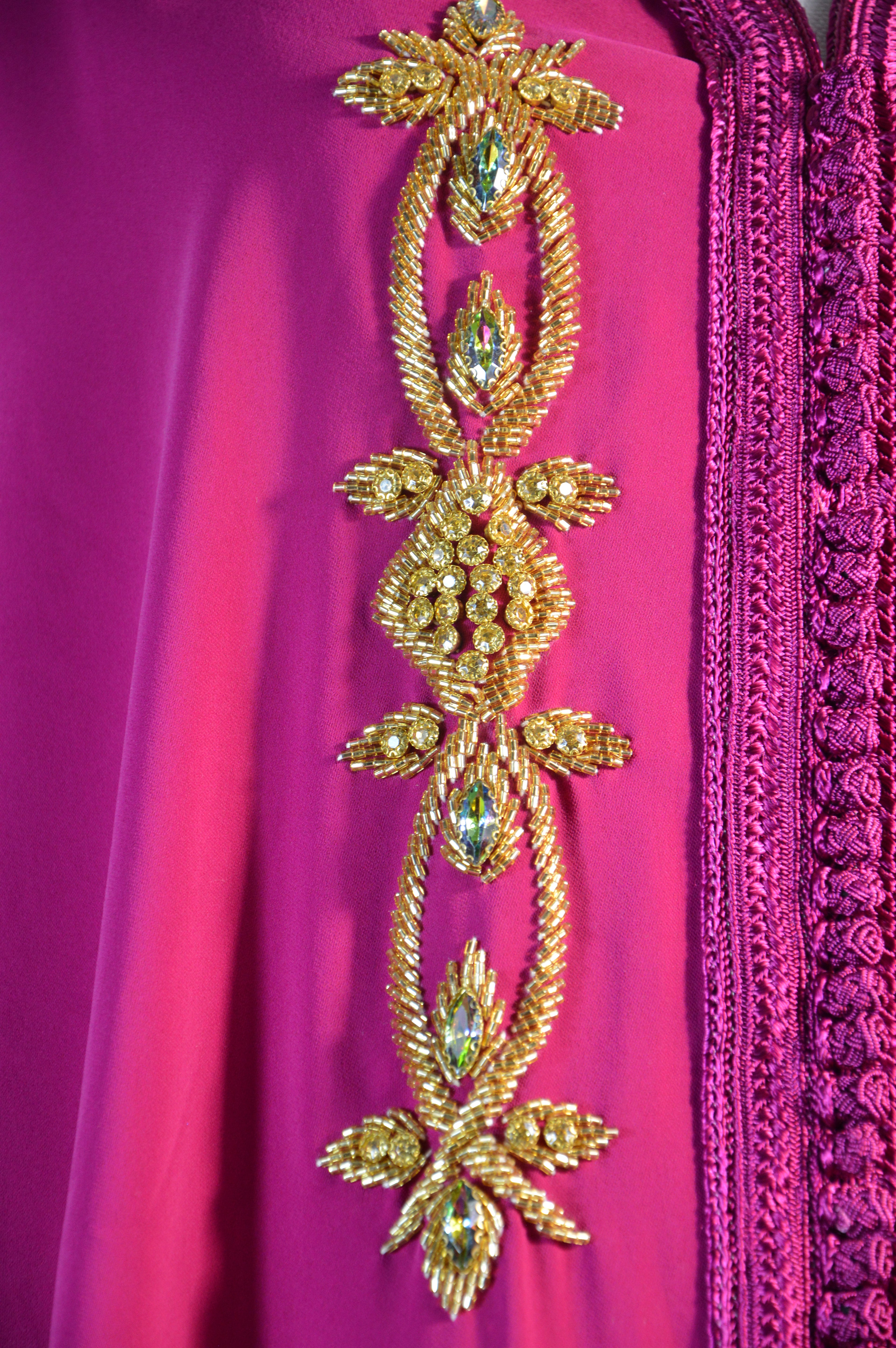 Gandoura fuchsia brodée – Appliqués cristal & galons