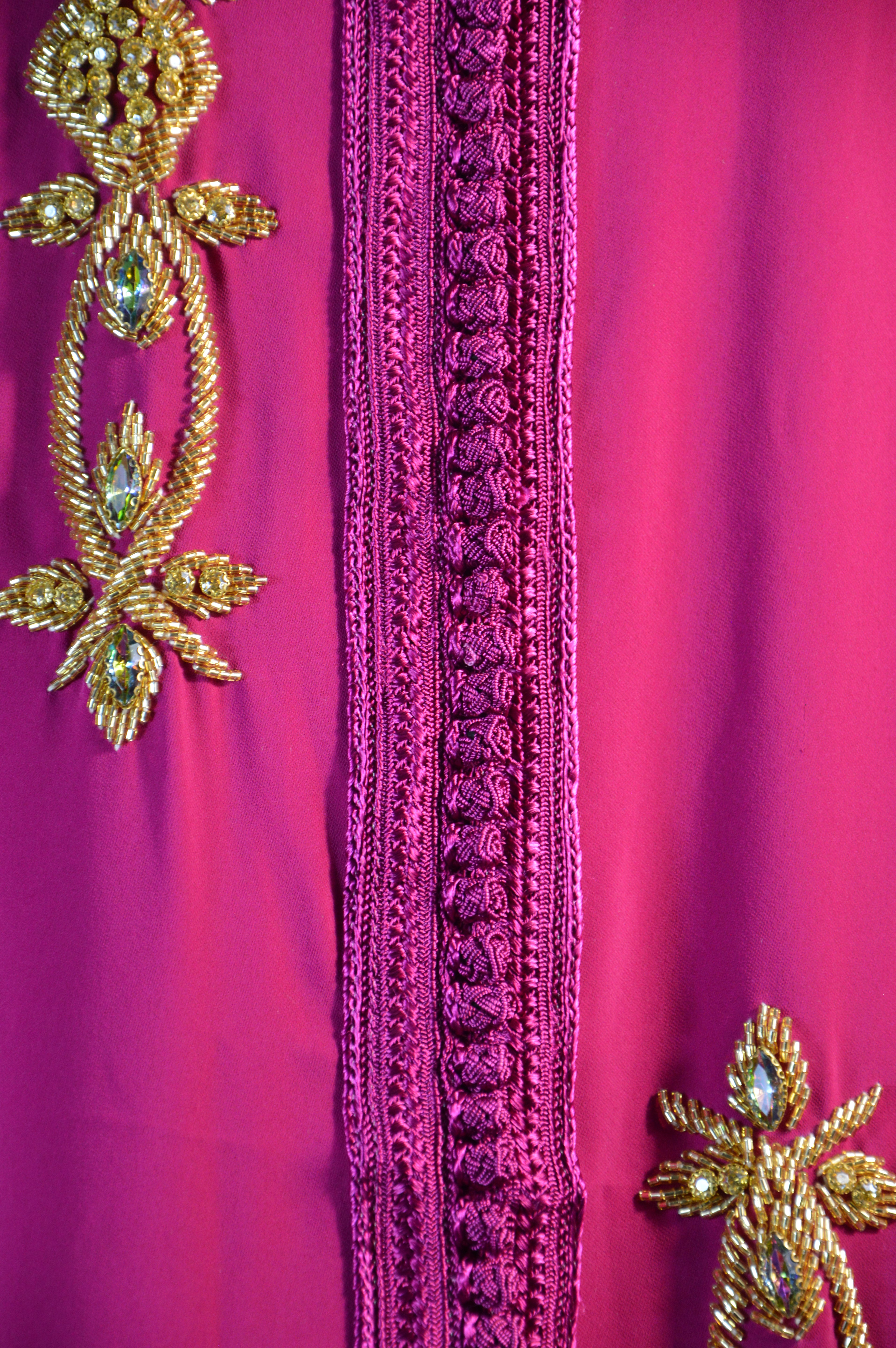 Gandoura fuchsia brodée – Appliqués cristal & galons