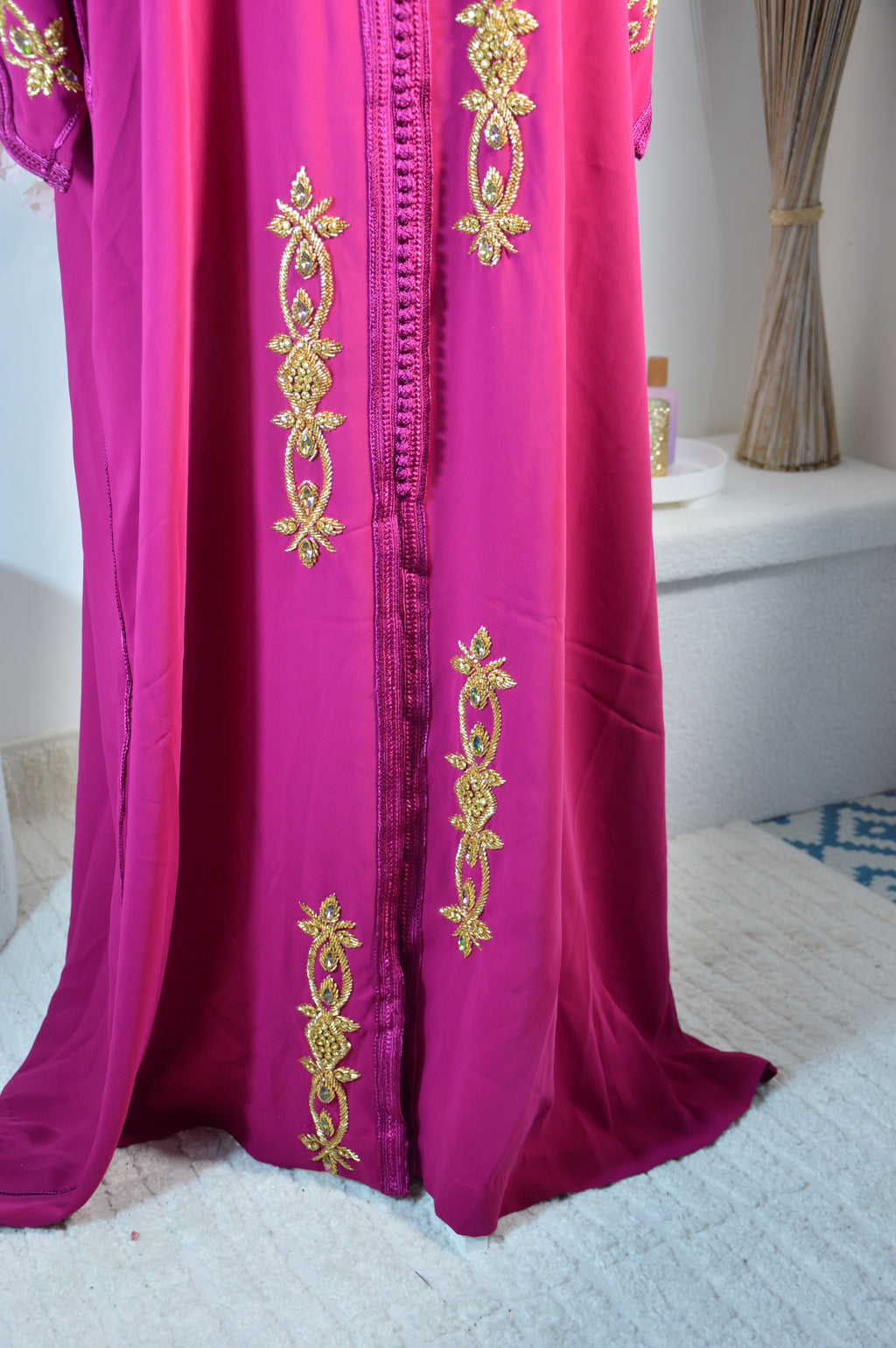 Gandoura fuchsia brodée – Appliqués cristal & galons