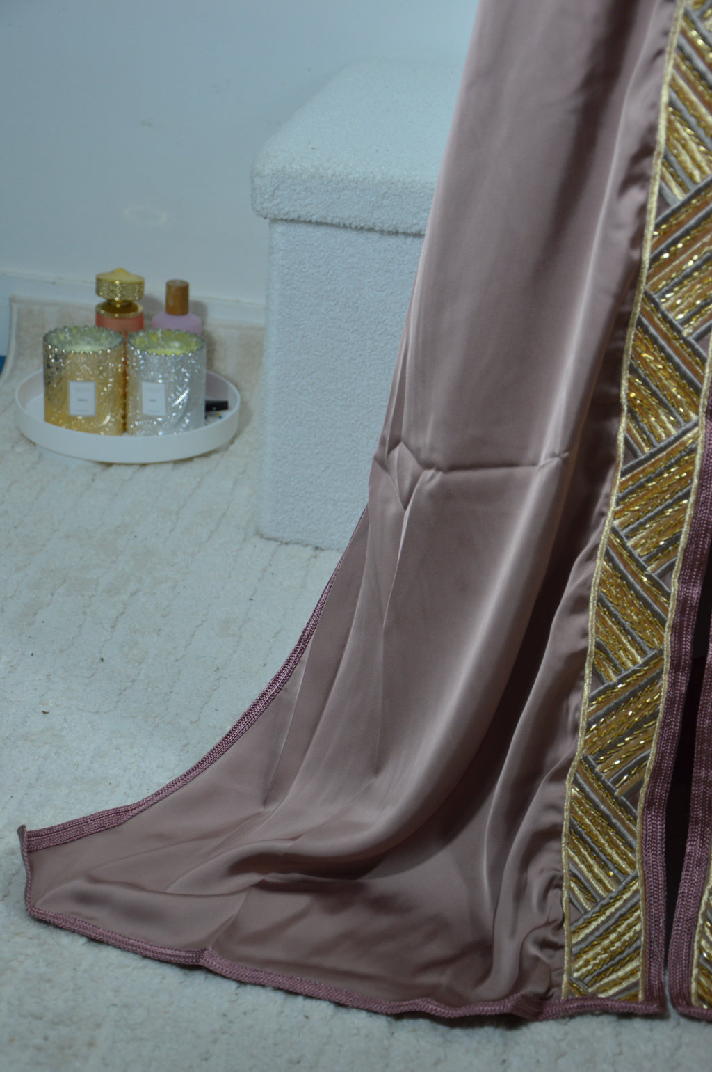 Caftan “Dalia” – Taupe rosé & or, broderies précieuses