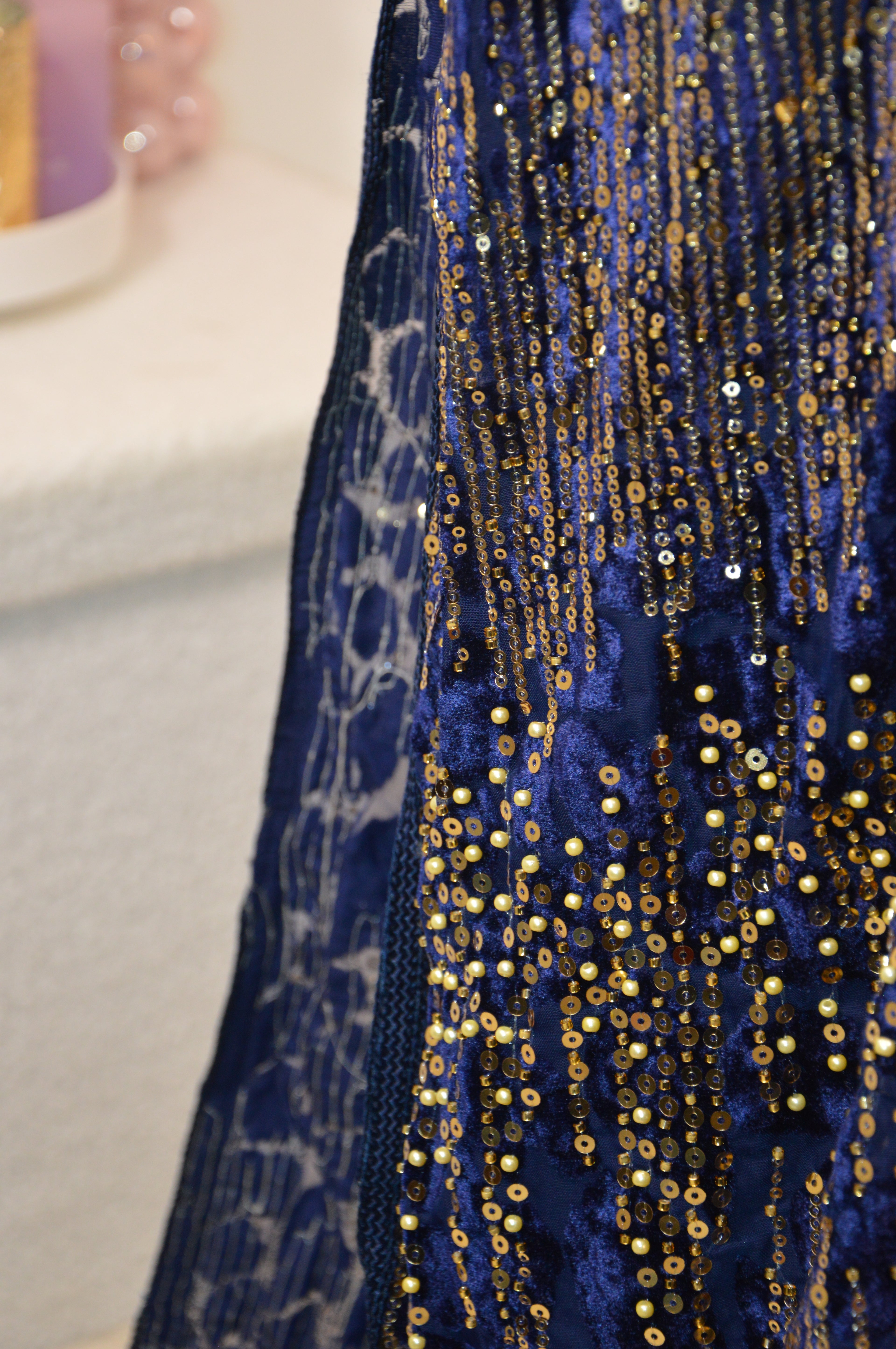 Takchita velours à sequins Bleu Nuit « Nuit Stellaire » — Ceinture obi ton-sur-ton