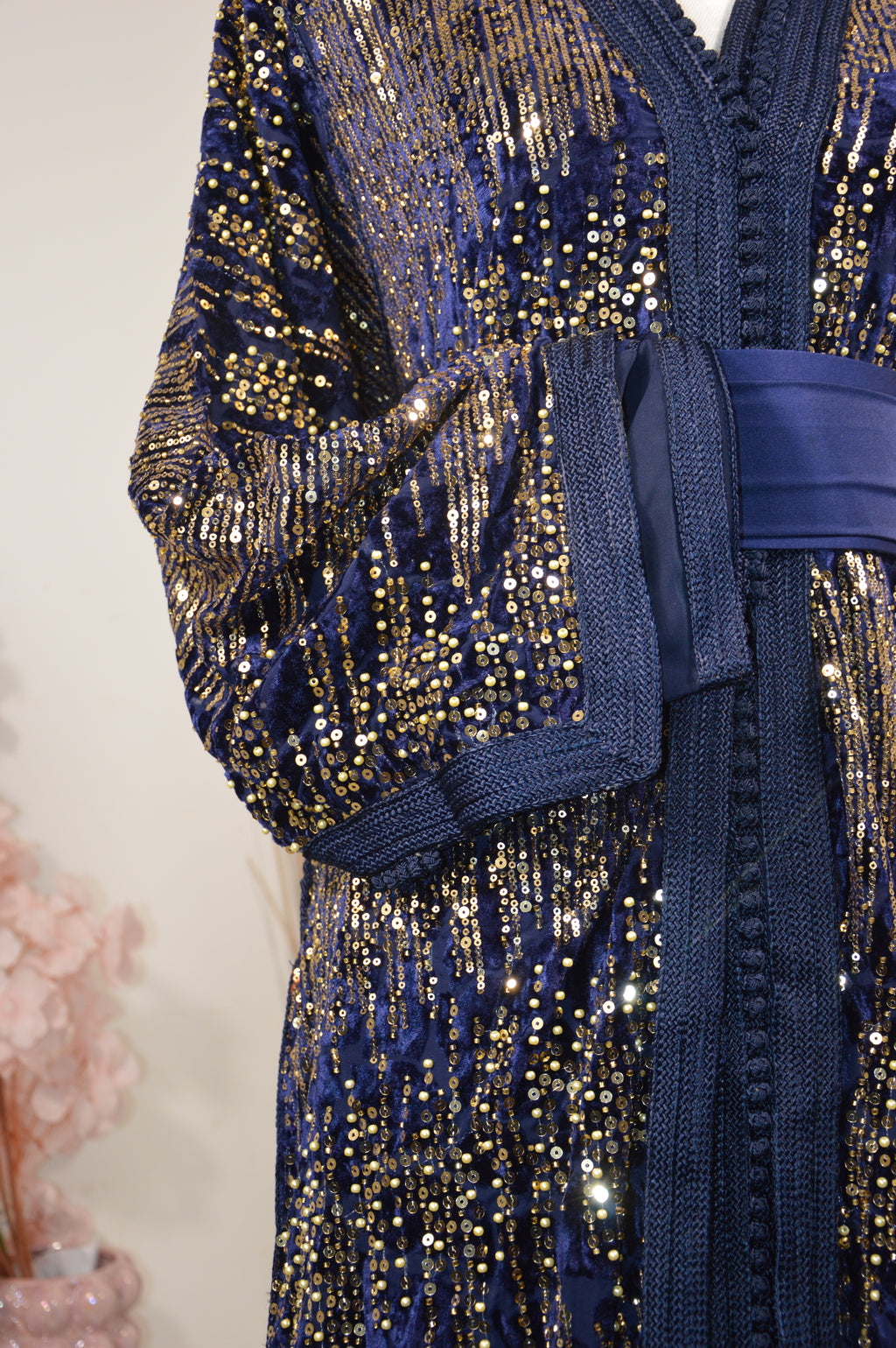 Takchita velours à sequins Bleu Nuit « Nuit Stellaire » — Ceinture obi ton-sur-ton