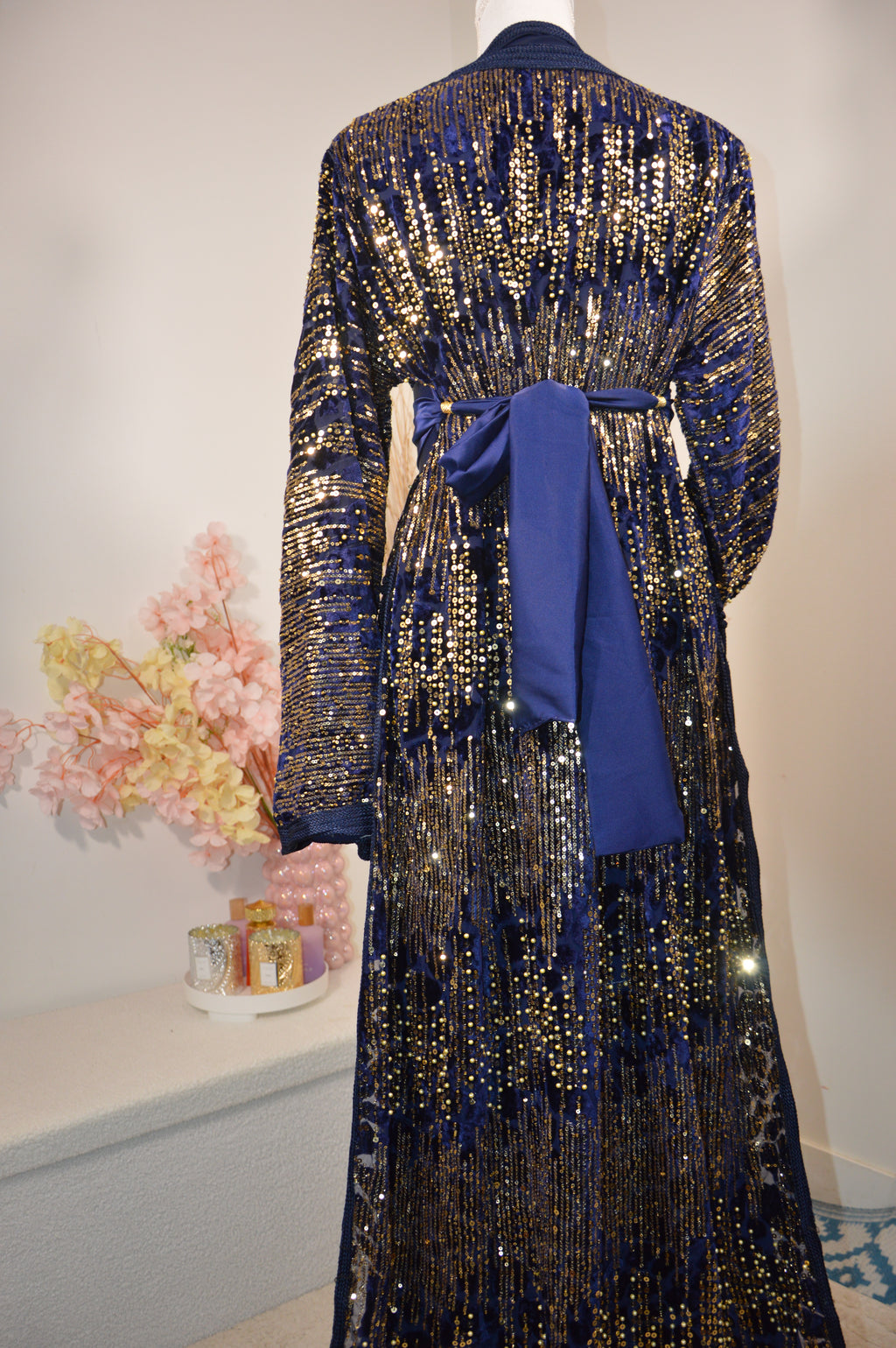 Takchita velours à sequins Bleu Nuit « Nuit Stellaire » — Ceinture obi ton-sur-ton