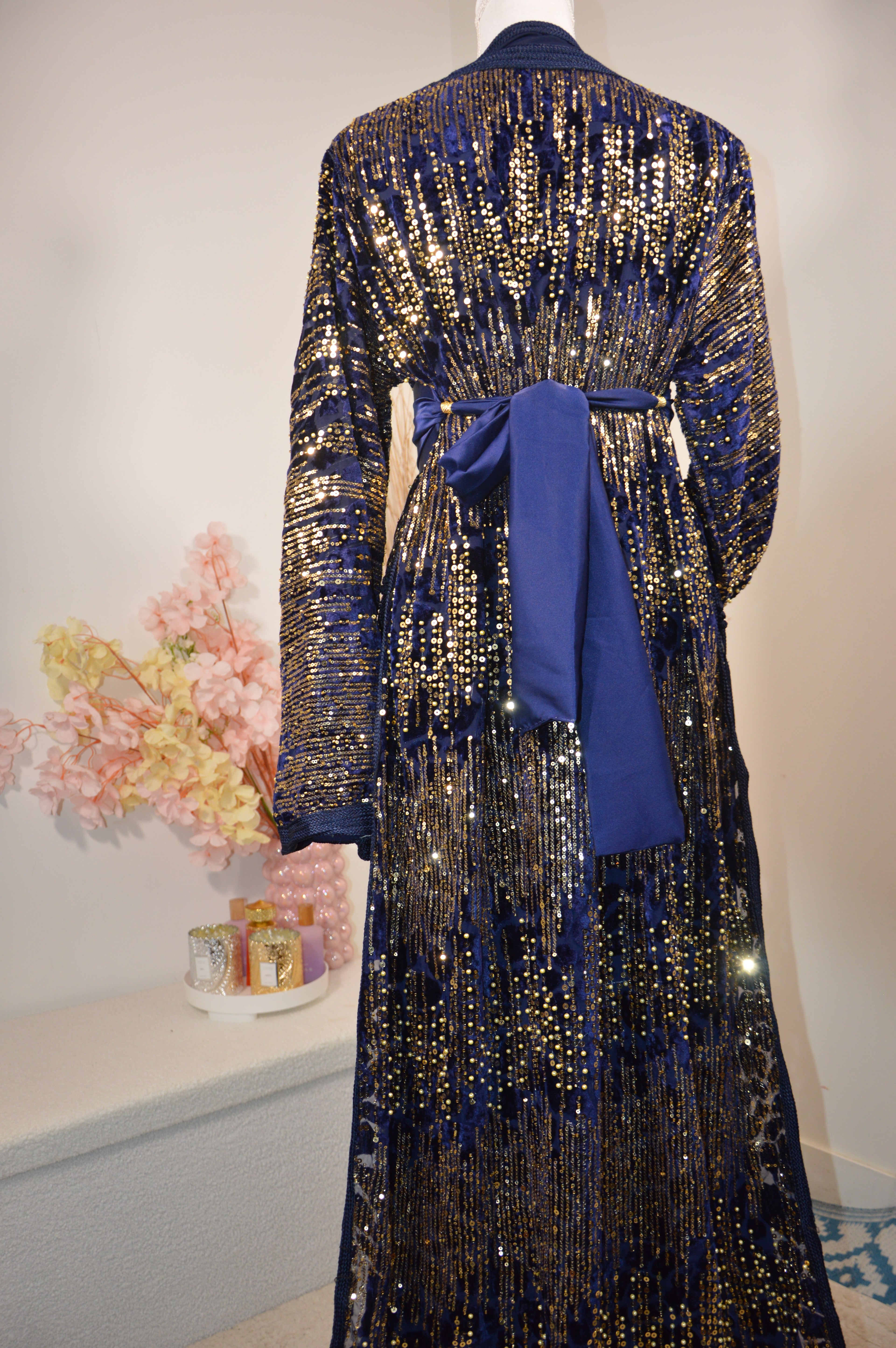 Takchita velours à sequins Bleu Nuit « Nuit Stellaire » — Ceinture obi ton-sur-ton