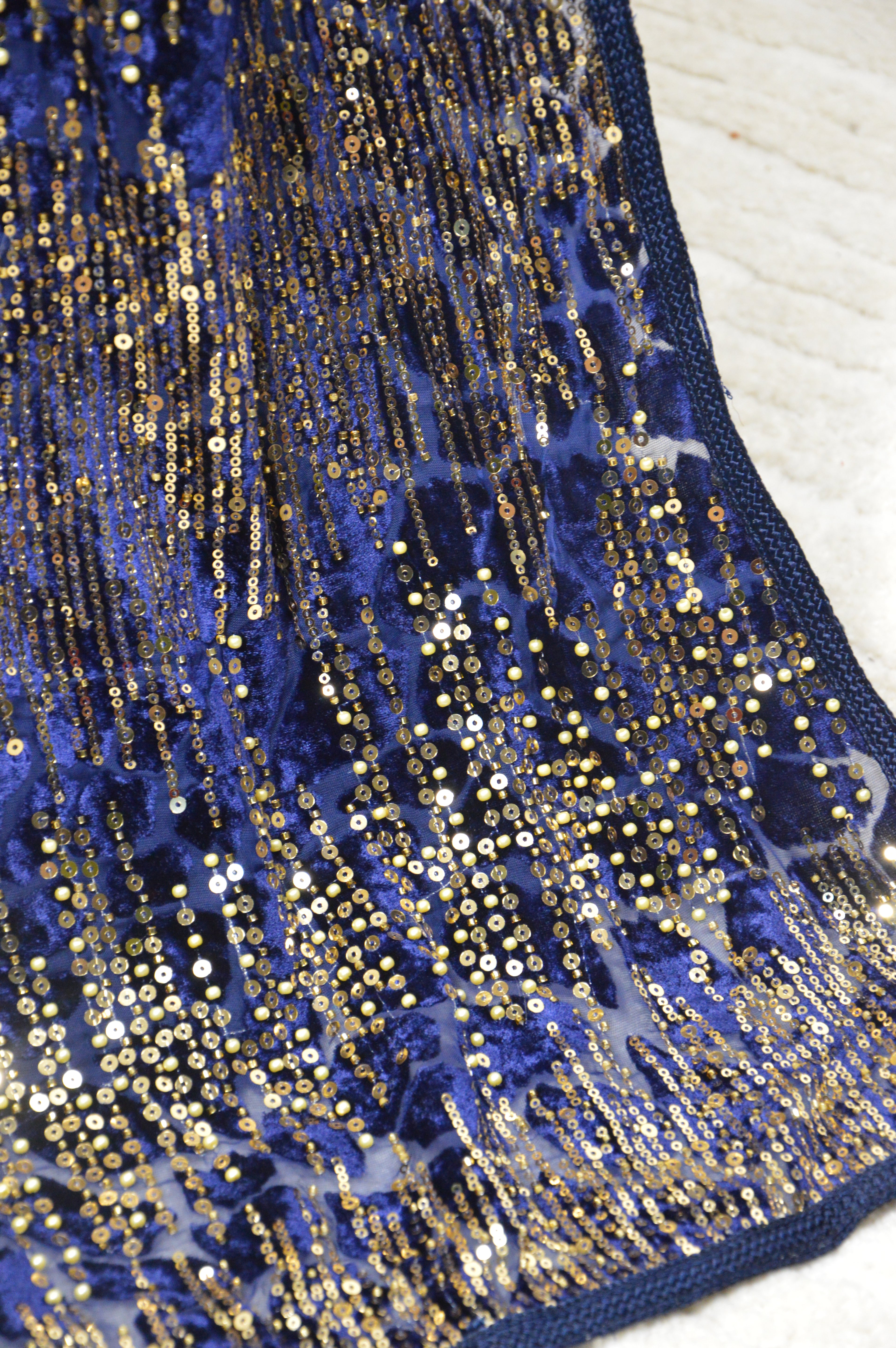 Takchita velours à sequins Bleu Nuit « Nuit Stellaire » — Ceinture obi ton-sur-ton