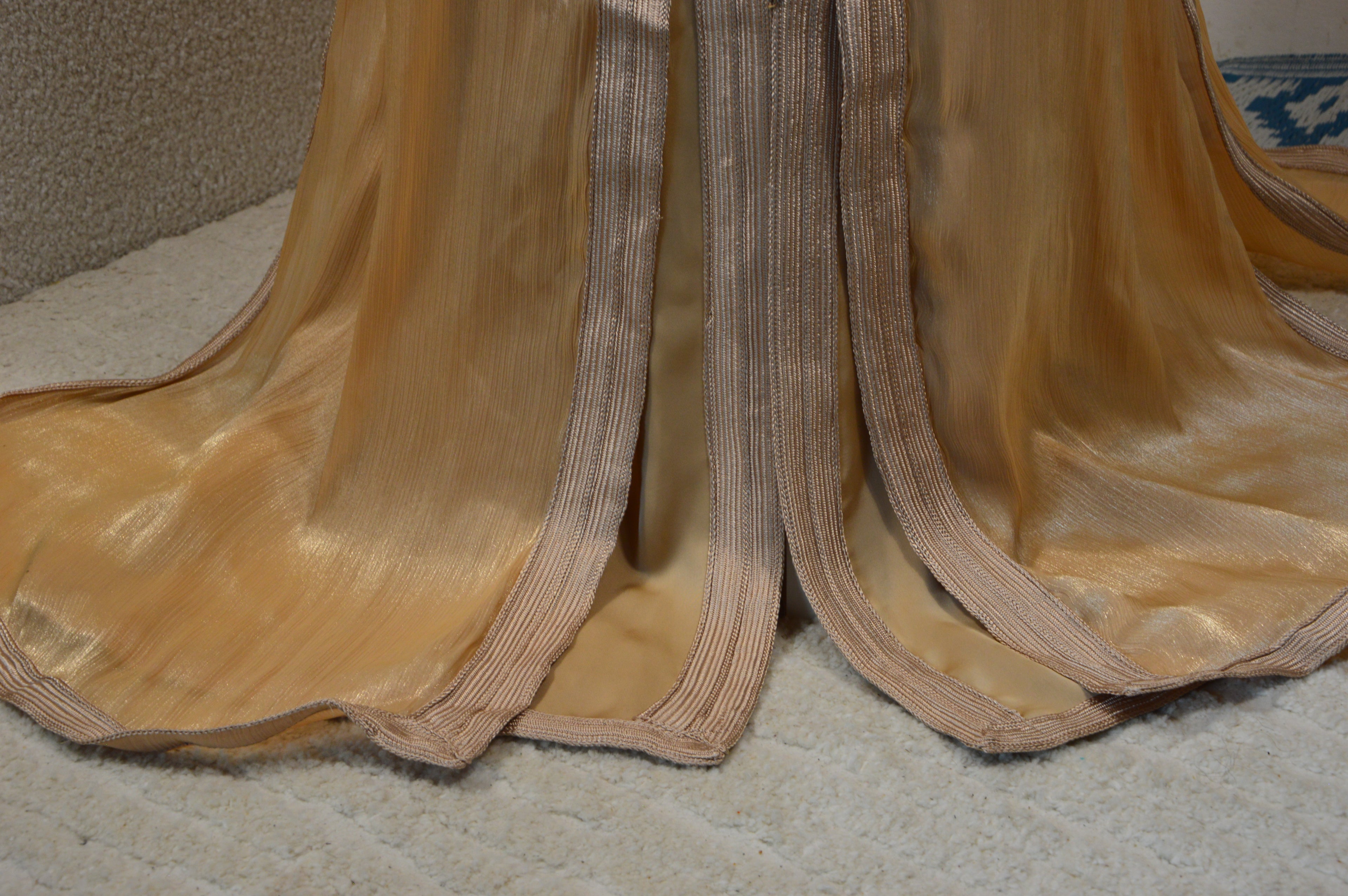 Takchita organza lamé Champagne doré (avec ceinture rigide)