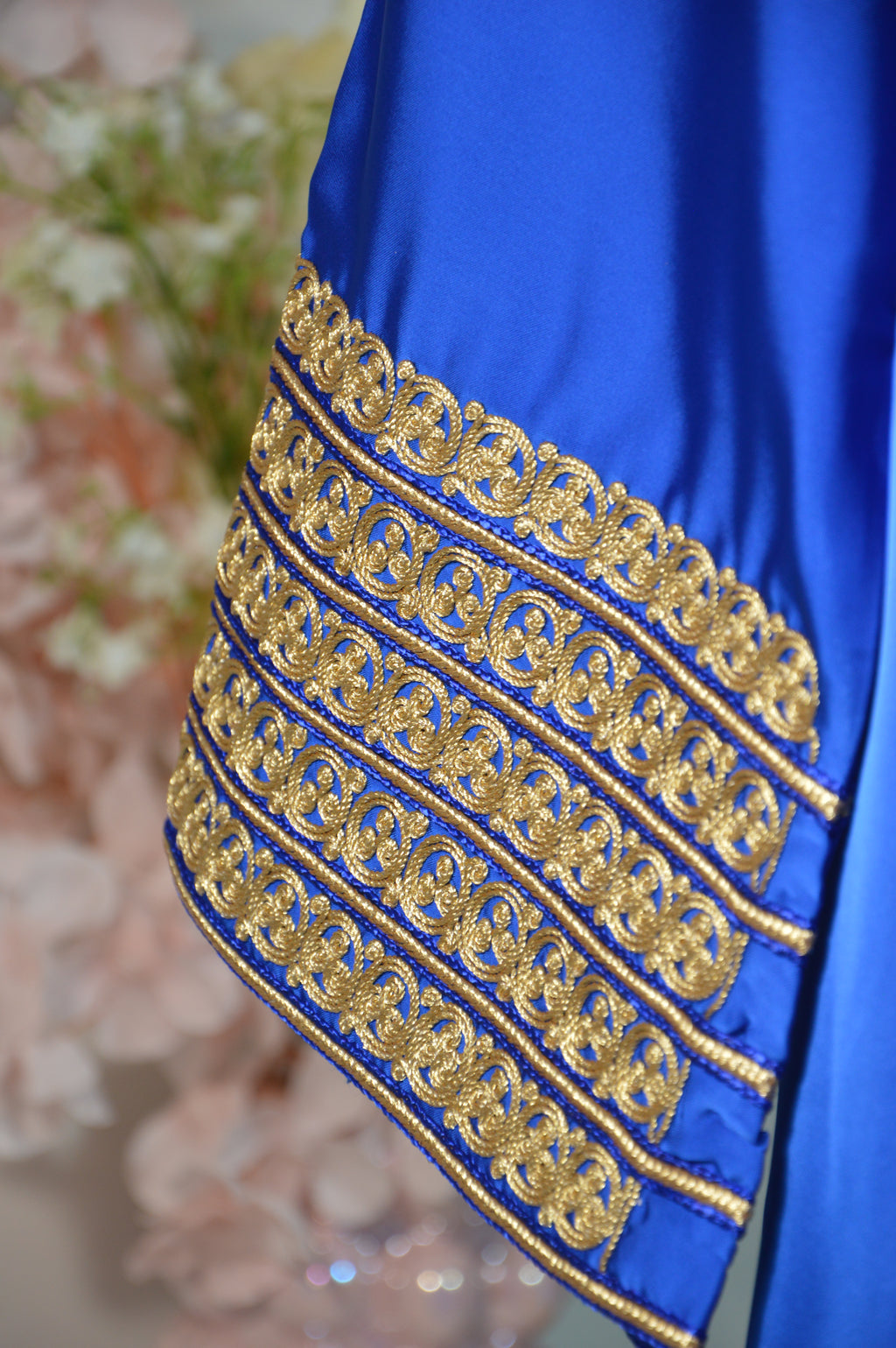 Kimono Oriental – Bleu Roi & Broderies Or – Ceinture assortie