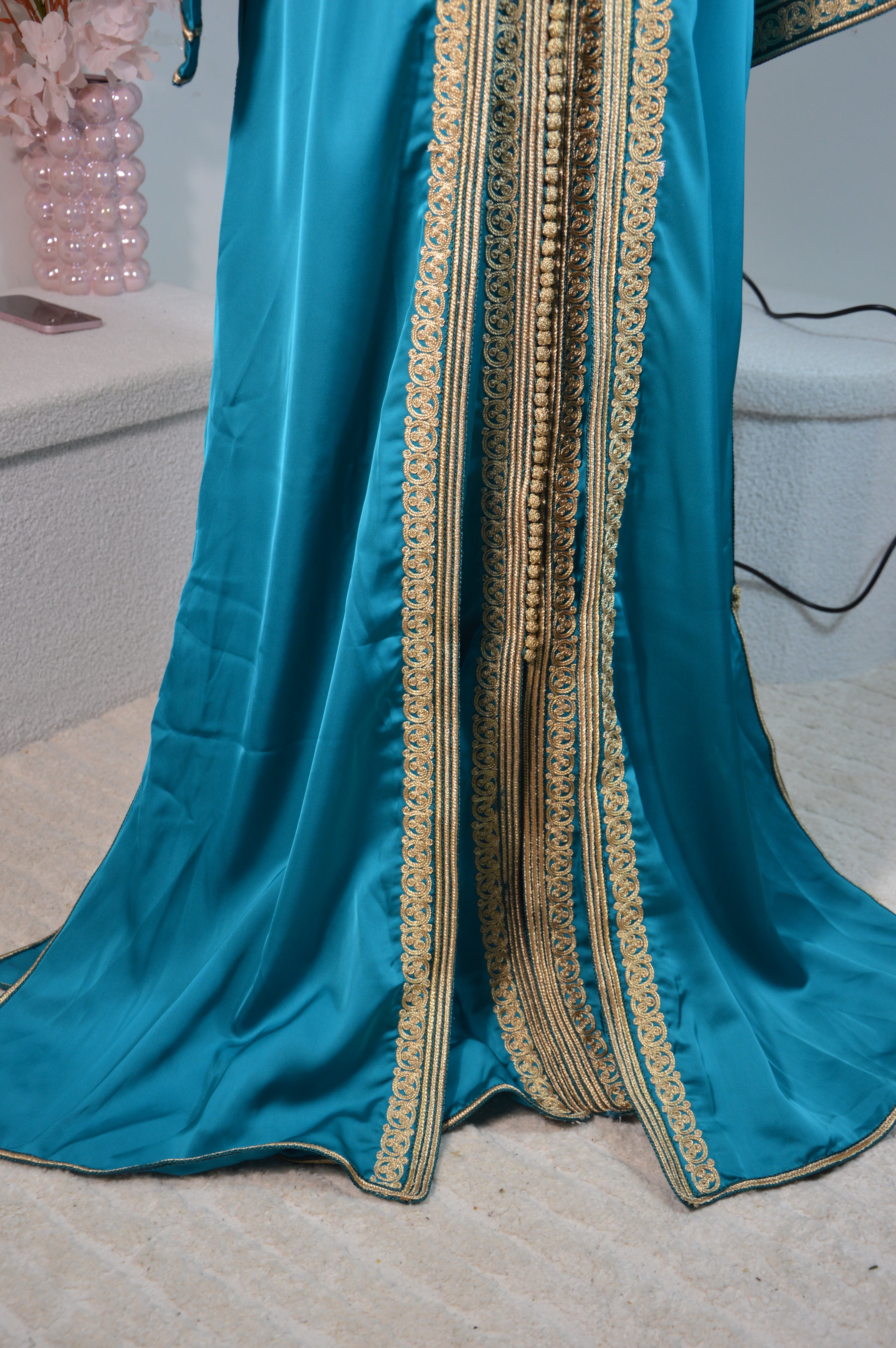 Kimono Oriental Brodé – Turquoise & Or (ceinture incluse)