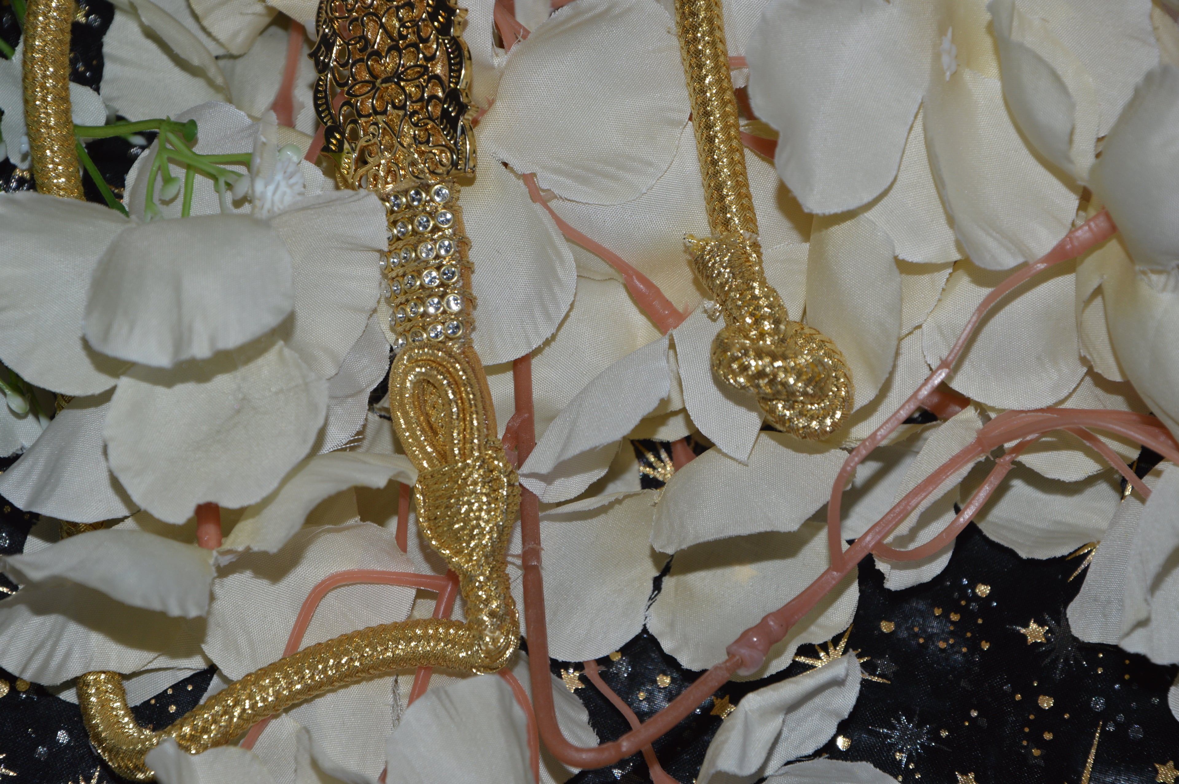 Ceinture marocaine dorée « Amira » – strass & filigranes