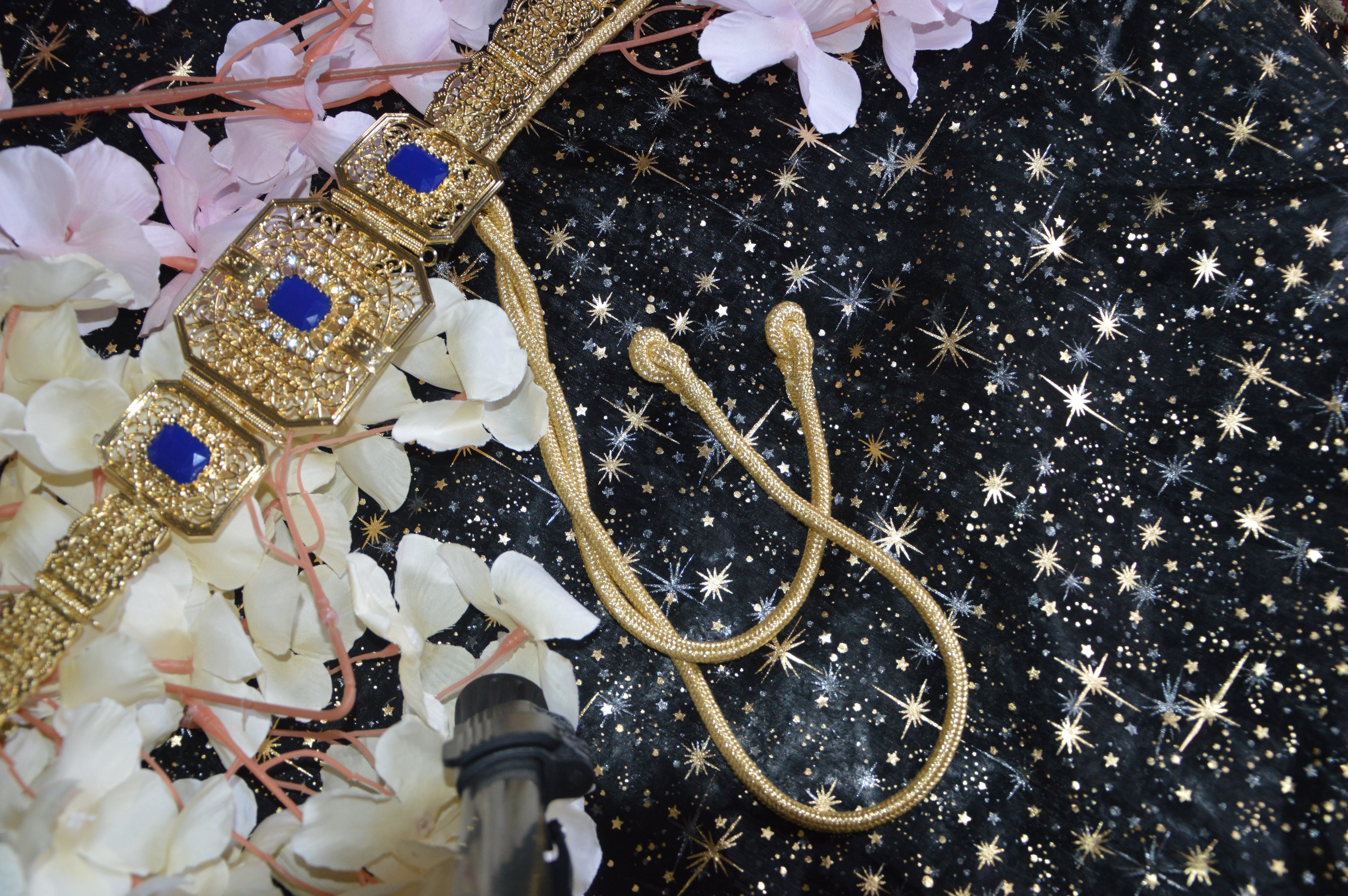 Ceinture orientale dorée – Cabochons Bleu Royal