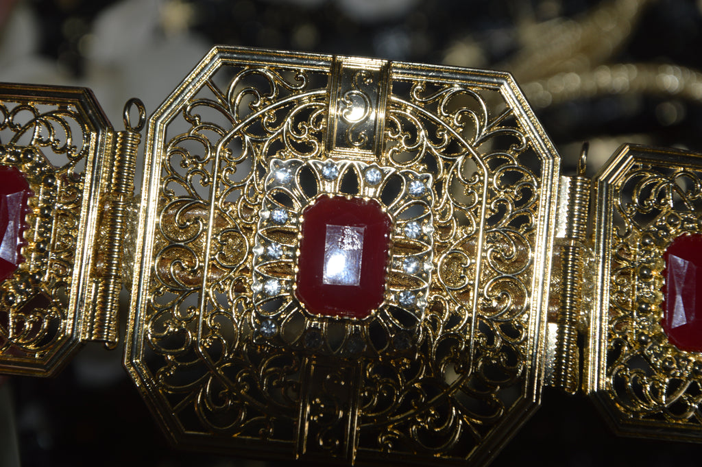 Ceinture Orientale Filigrane Doré – Cabochons Rouge Rubis