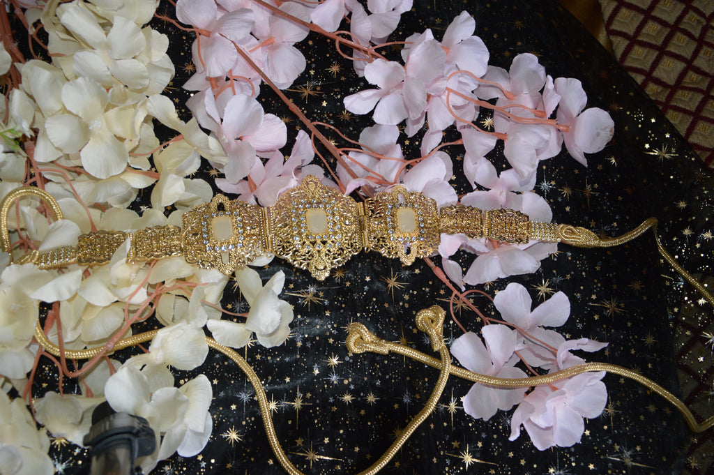 Ceinture marocaine dorée à strass – Pierre blanche (réglable)