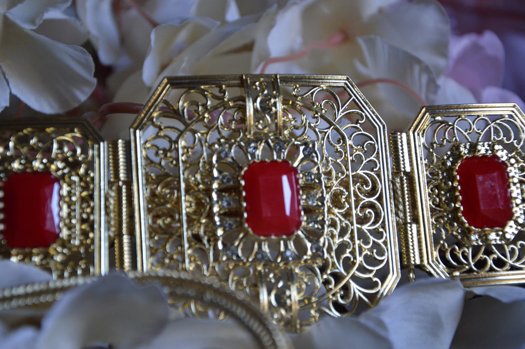 Ceinture Orientale Filigrane Doré – Cabochons Rouge Rubis