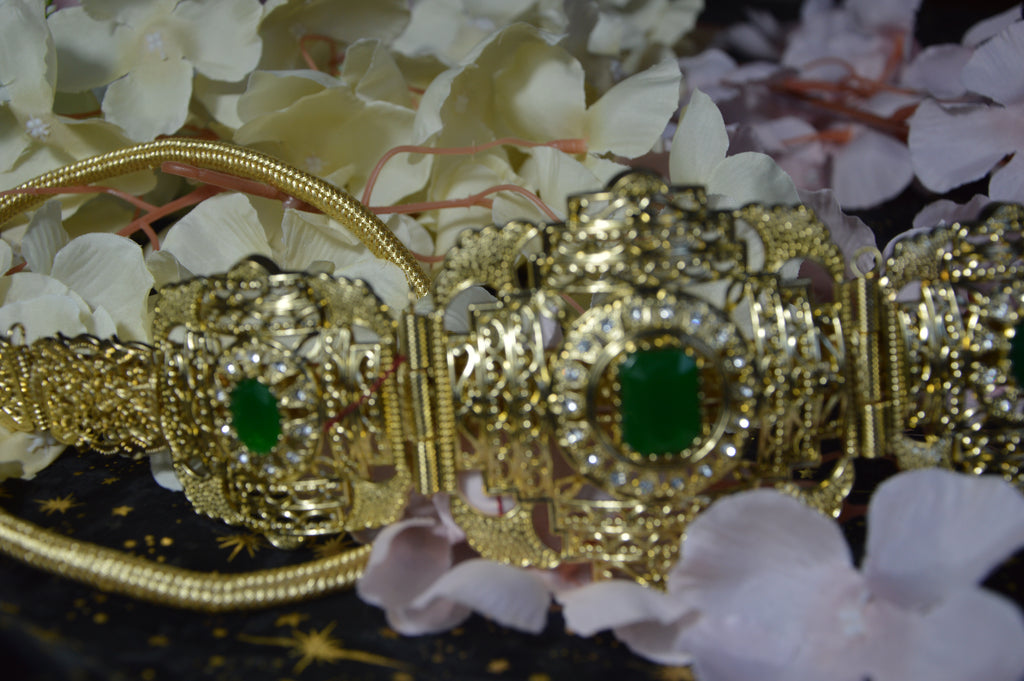 Ceinture Dorée « Sultana » — Cabochon Vert Émeraude