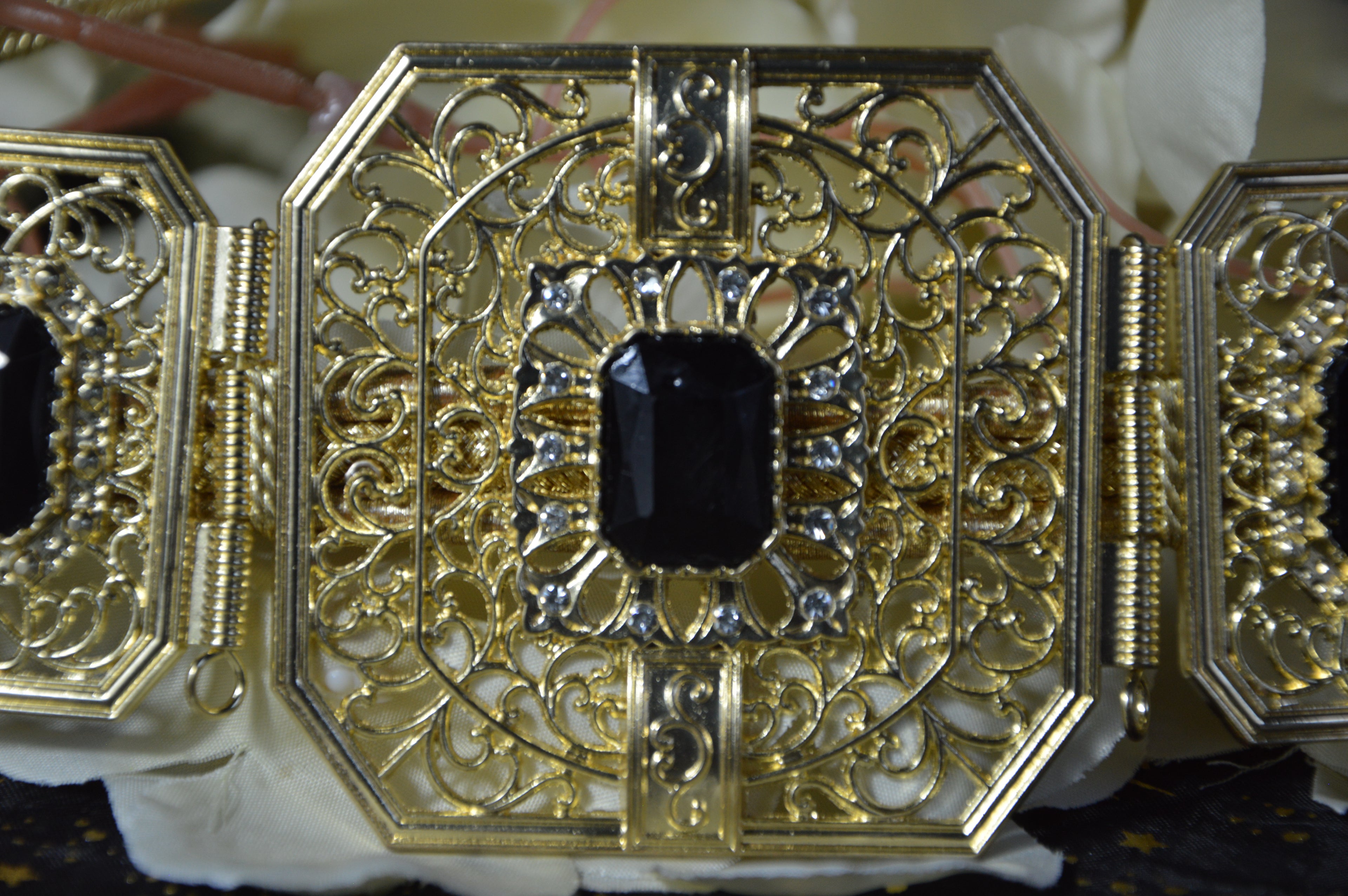 Ceinture Orientale Royale – Pierre noire & cristaux