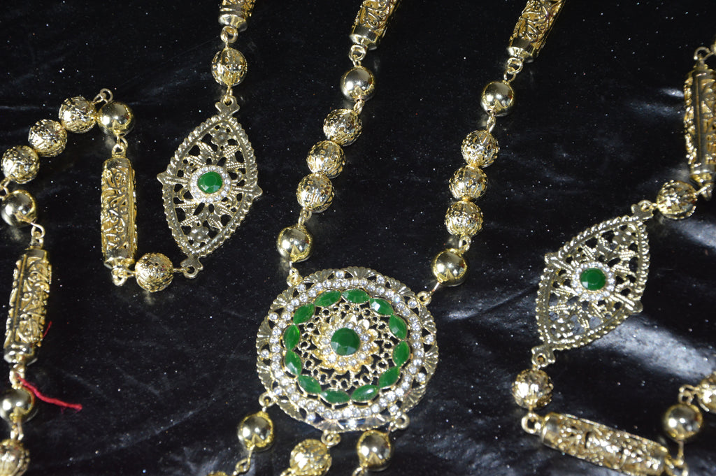 Chaine orientale longue doré – médaillon vert