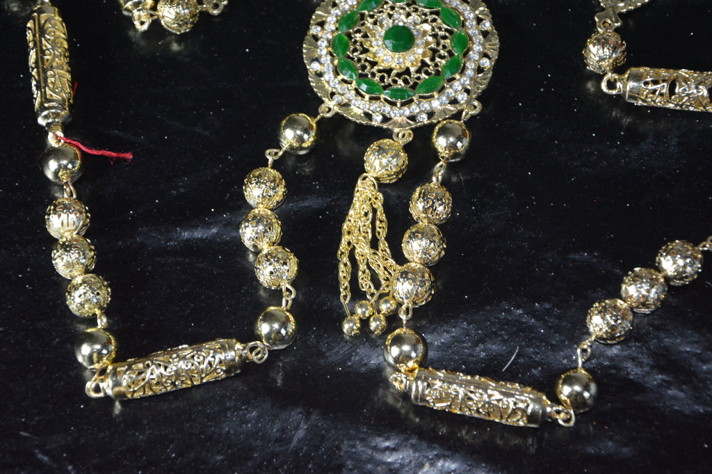 Chaine orientale longue doré – médaillon vert