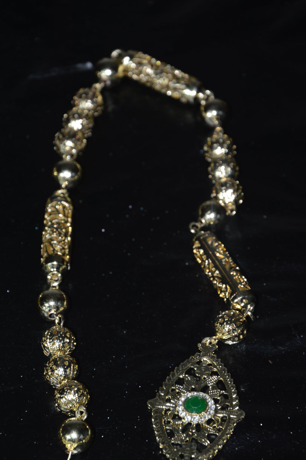 Chaine orientale longue doré – médaillon vert