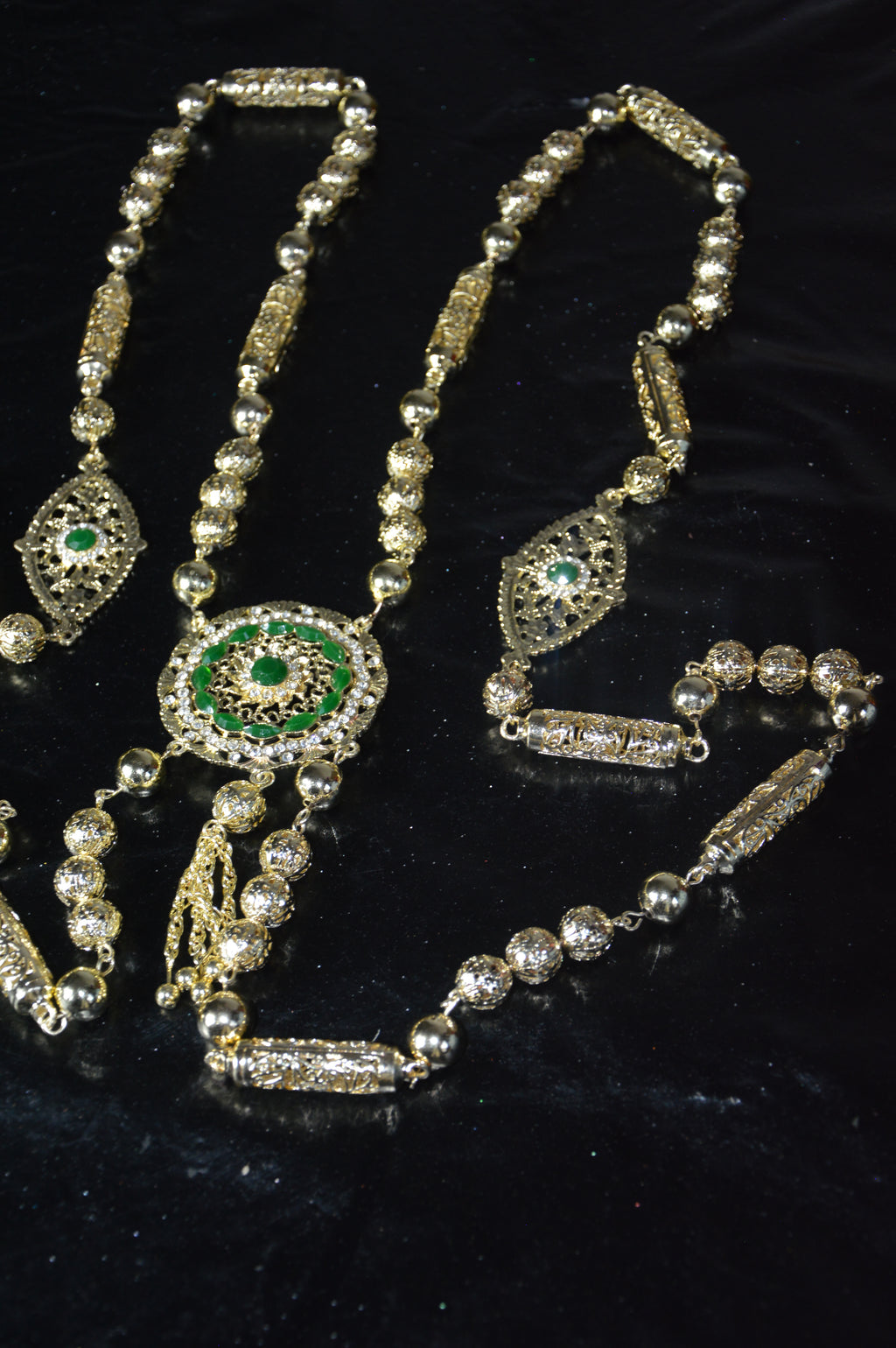 Chaine orientale longue doré – médaillon vert