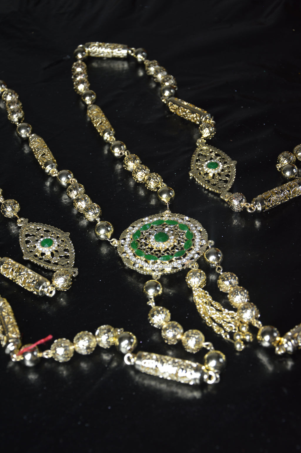 Chaine orientale longue doré – médaillon vert