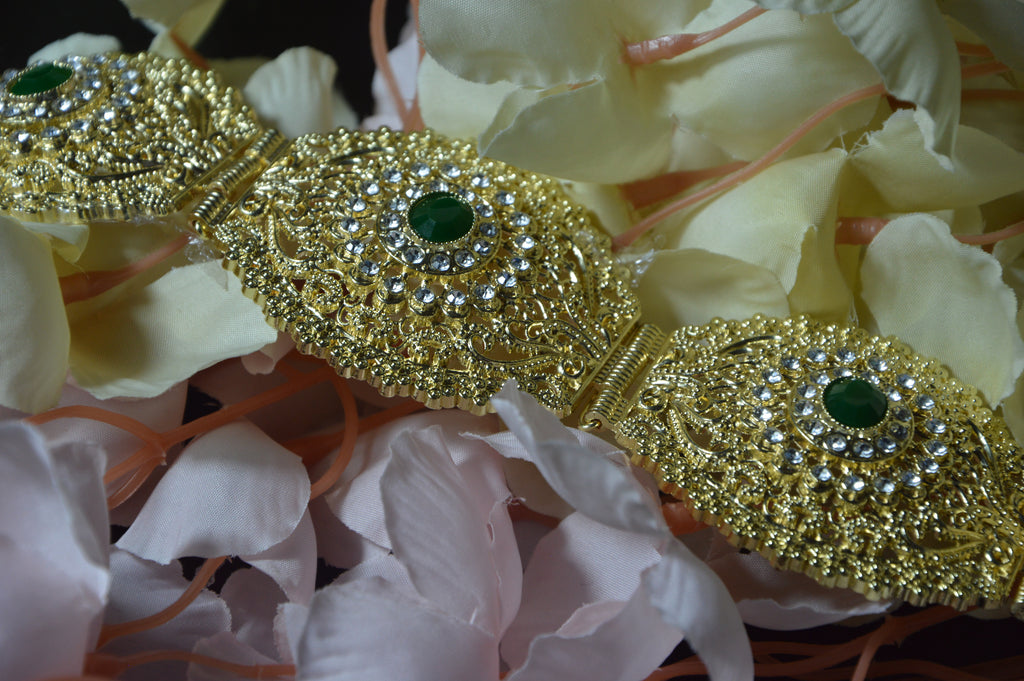 M’damma dorée avec pierres vertes – Ceinture traditionnelle pour caftan et takchita