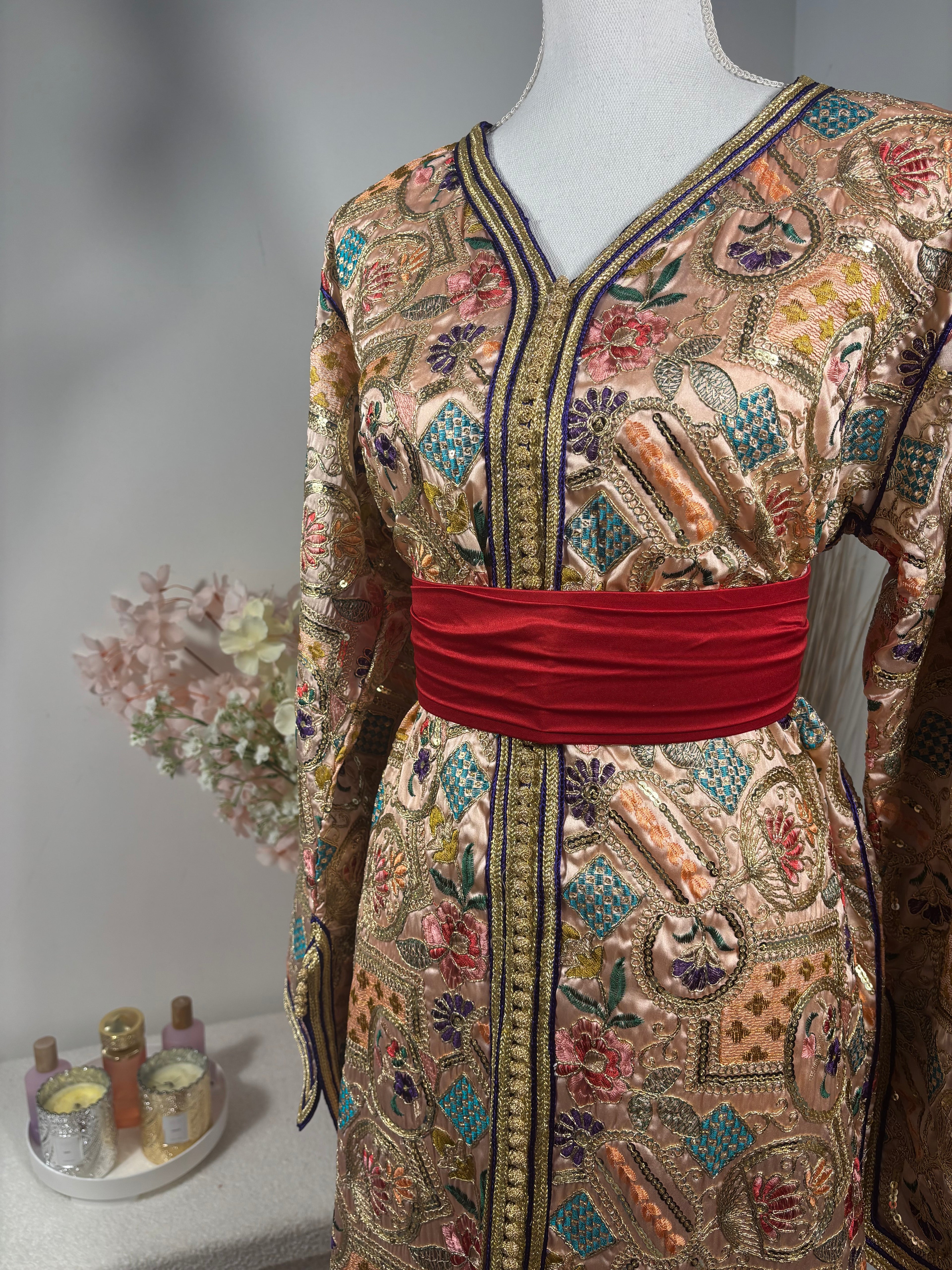 Caftan Sirène Sari rose claire – ZEYNAYA Prestige