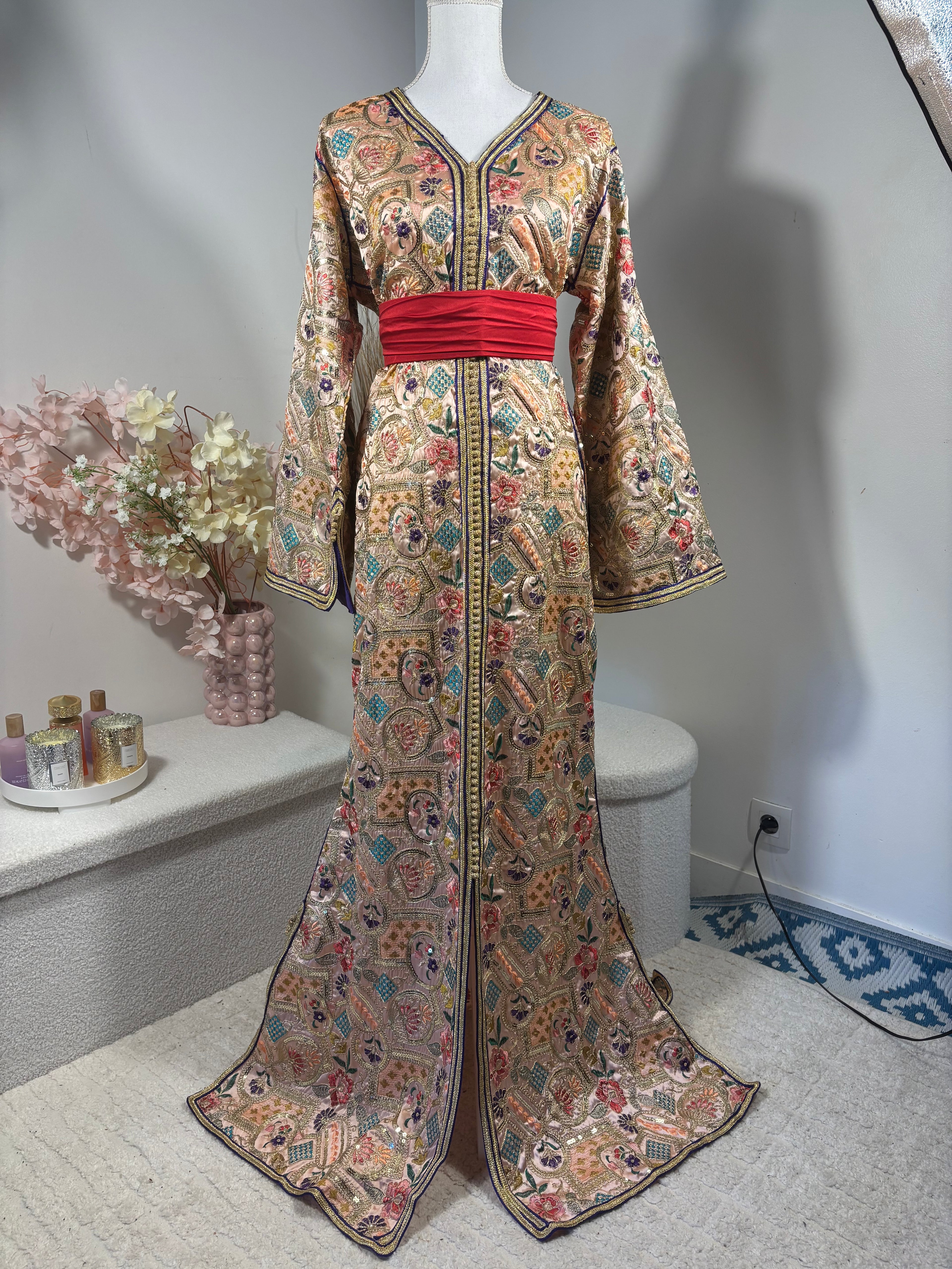 Caftan Sirène Sari rose claire – ZEYNAYA Prestige