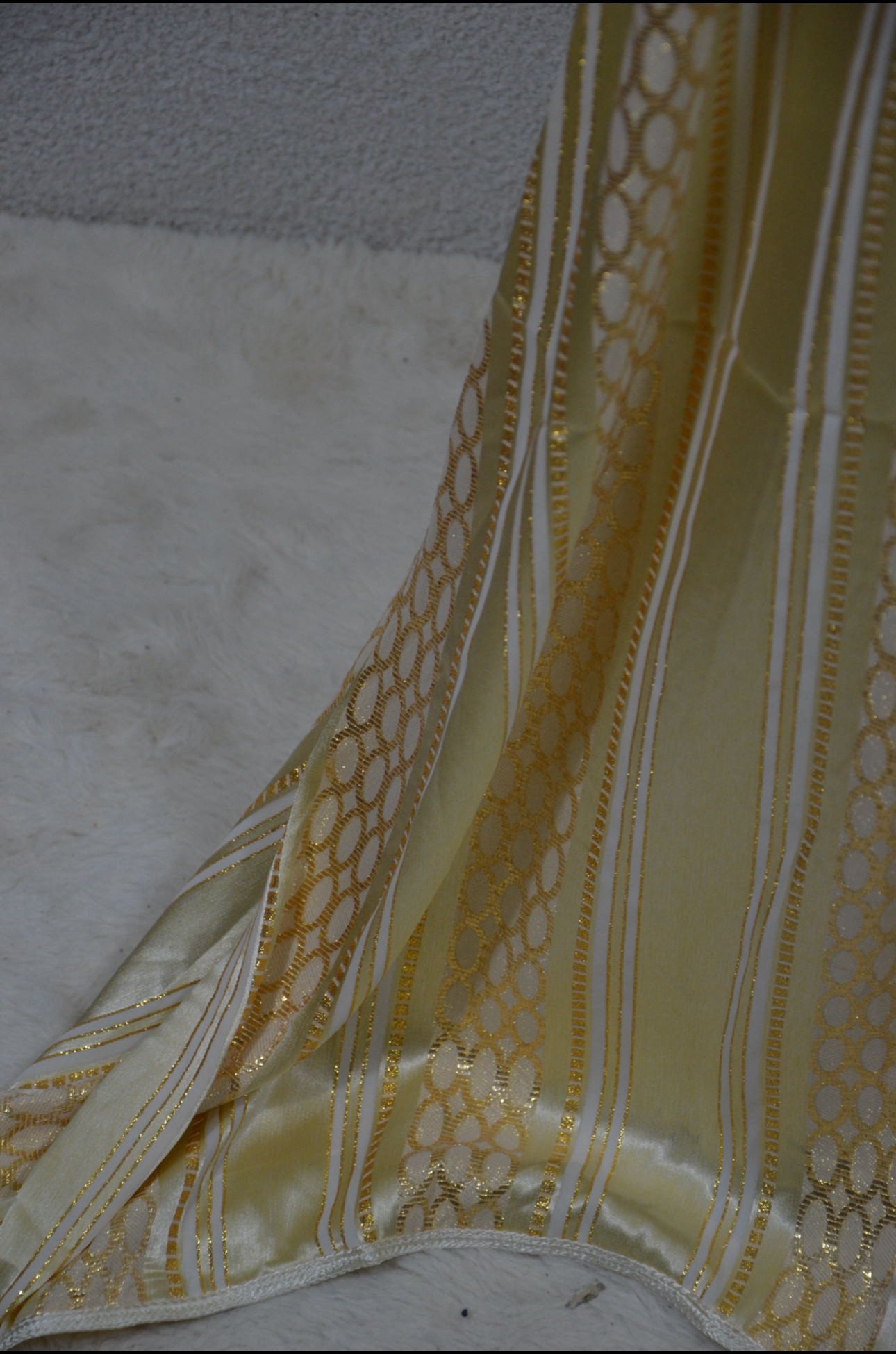 Caftan doré satin brillant - Zoom tissu