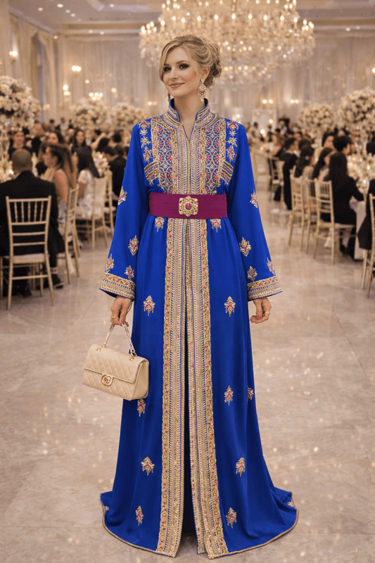 Femme_en_caftan_royal_bleu - ZEYNAYA PRESTIGE 
