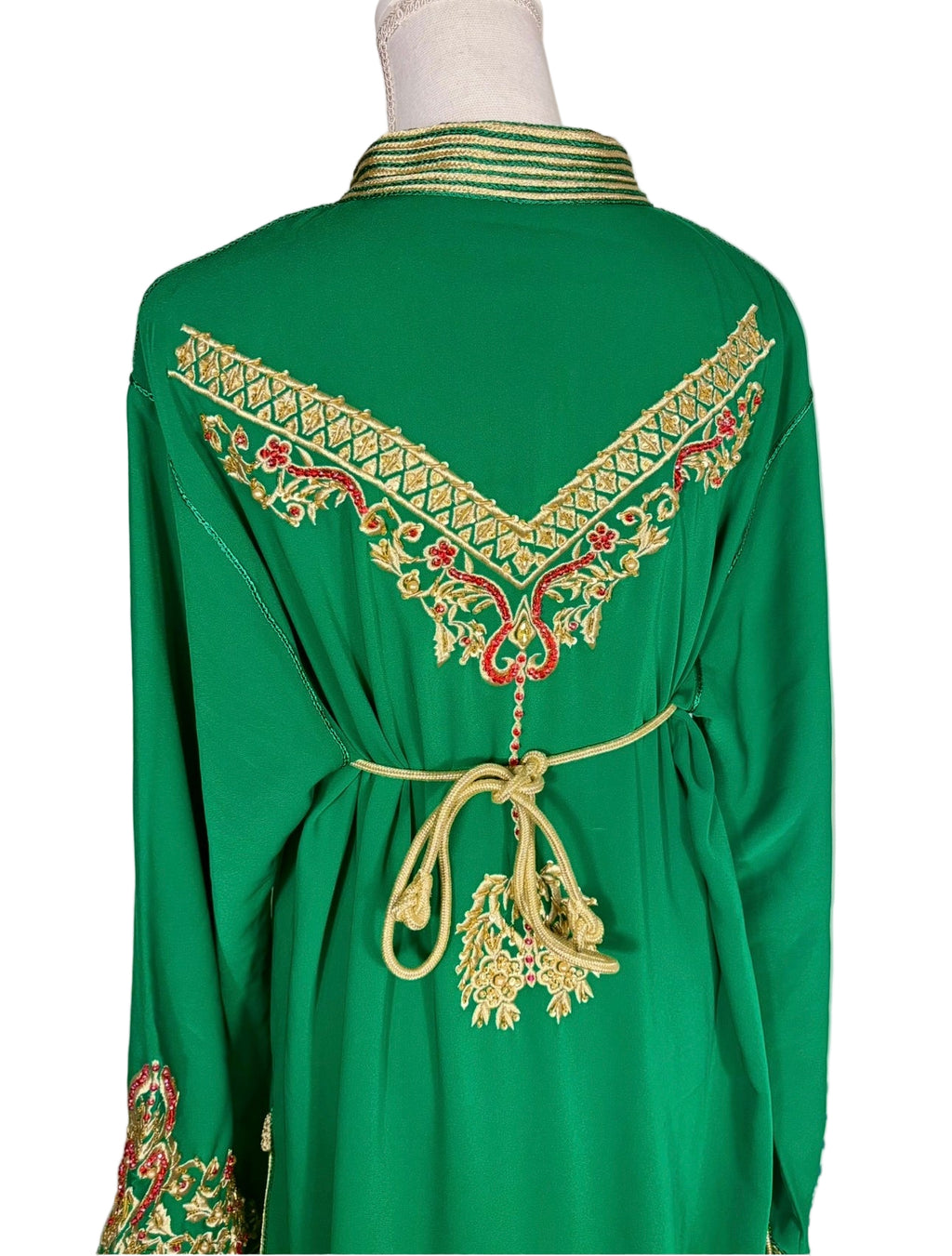 Caftan Vert Royal & Rouge – Broderies Dorées
