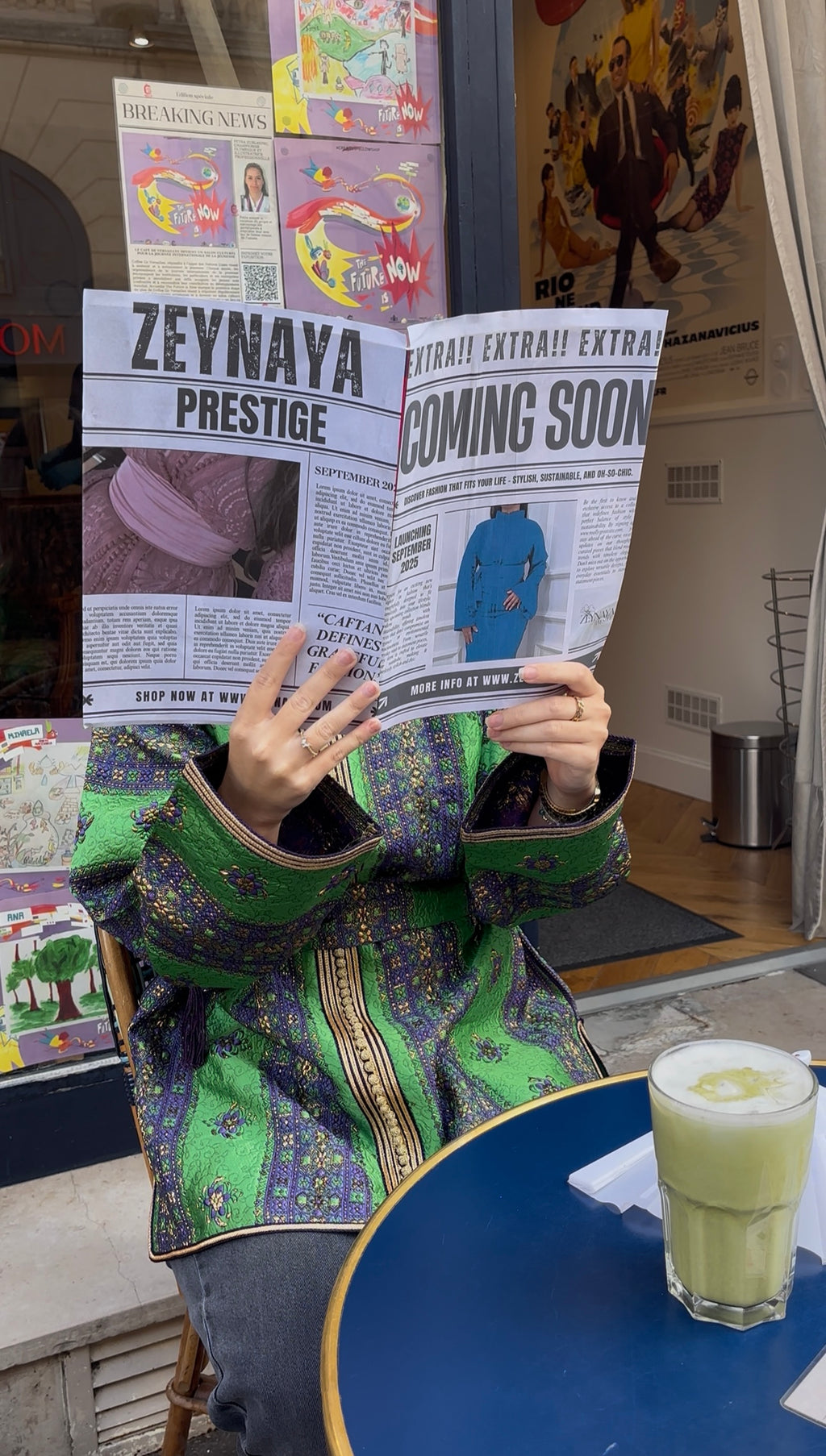 Tunique caftan “Nahla” – Brocart vert émeraude, motifs violet & or