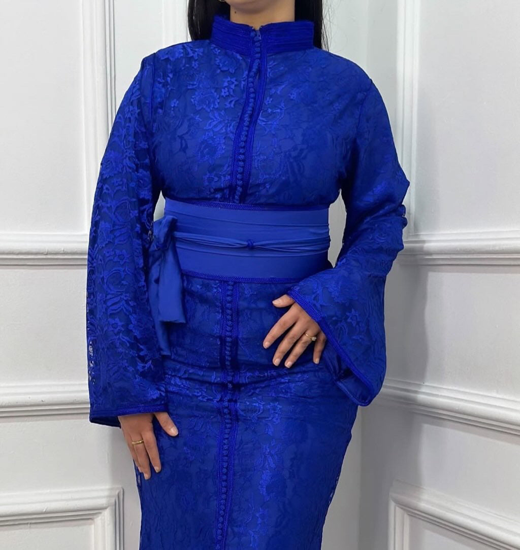 Caftan dentelle bleu royal « Azrak Lumière » — Coupe Sirène
