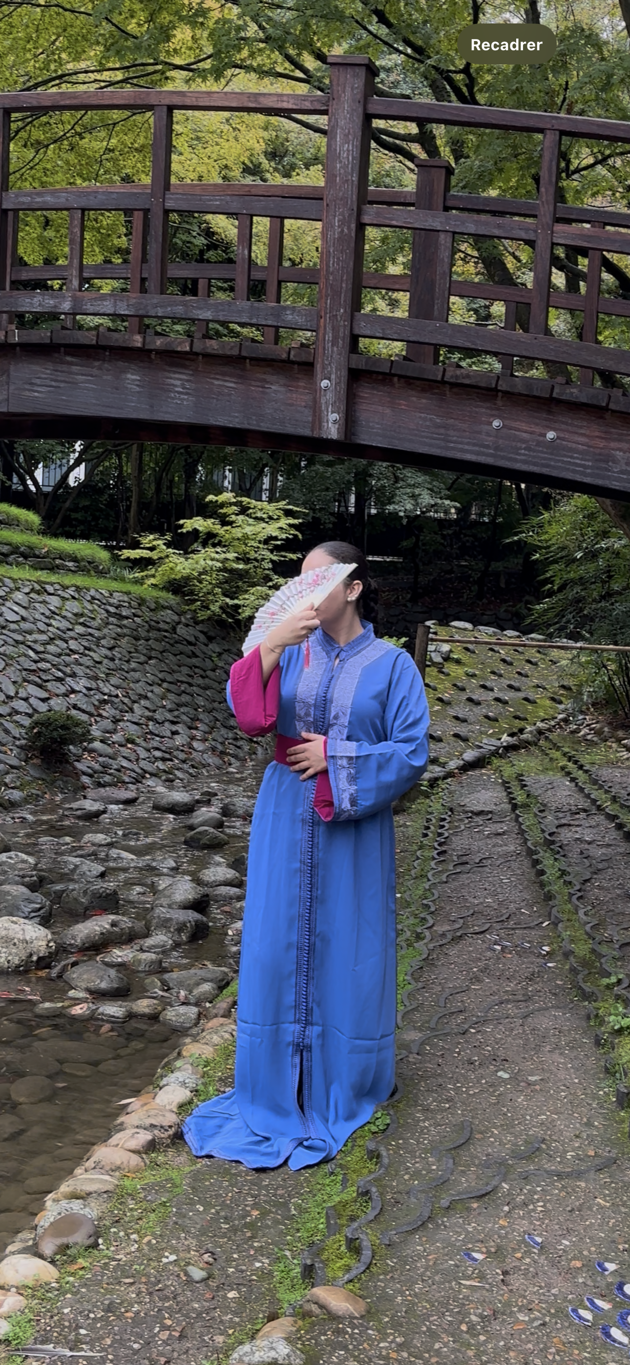 Caftan Bleu Indigo à Plastron Jacquard & Ceinture Fuchsia