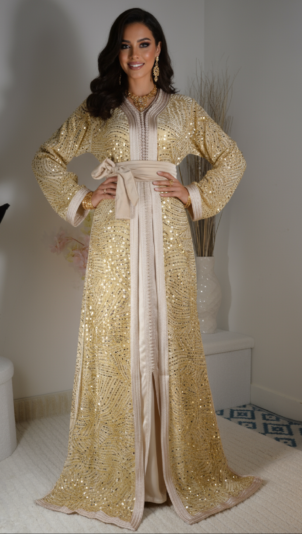 Takchita nude or clair à sequins – Ceinture nouée – Zeynaya Prestige