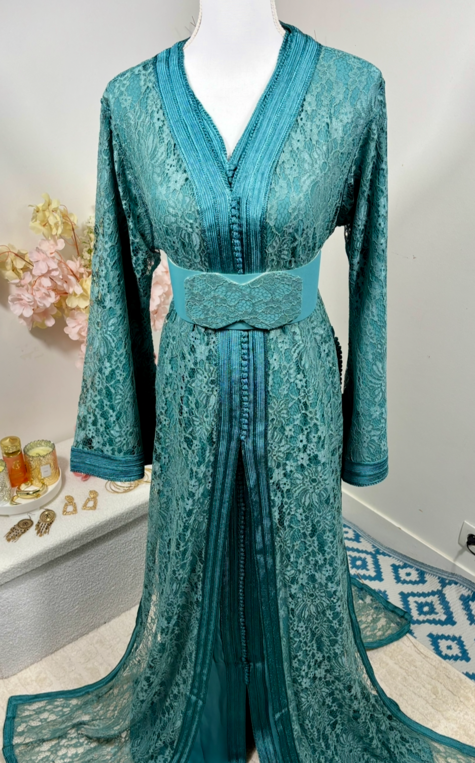 Takchita dentelle Vert Jade « Jade Élixir » — Ceinture rigide ton-sur-ton