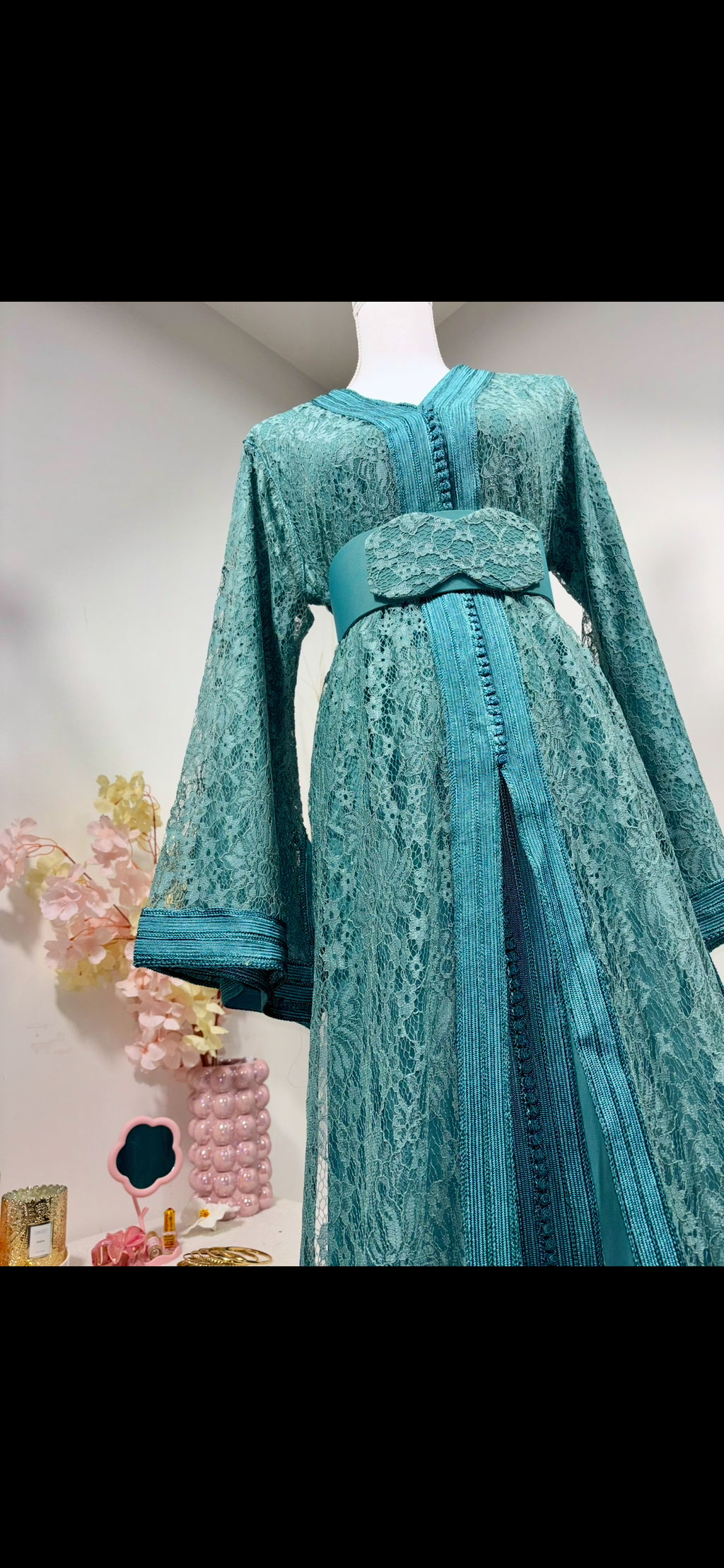 Takchita dentelle Vert Jade « Jade Élixir » — Ceinture rigide ton-sur-ton