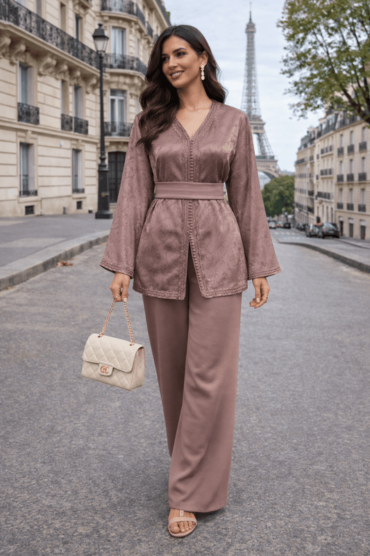Promenade_elegante_a_Paris - ZEYNAYA PRESTIGE 