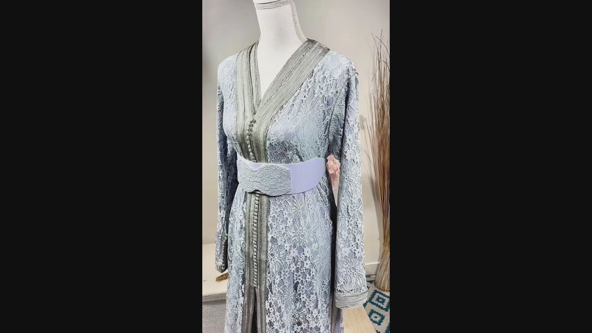 Takchita dentelle Gris « Perle Glacée » — Ceinture rigide ton-sur-ton