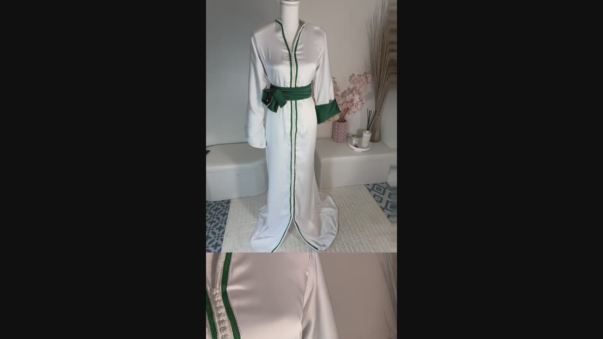 Caftan blanc satiné liseré vert