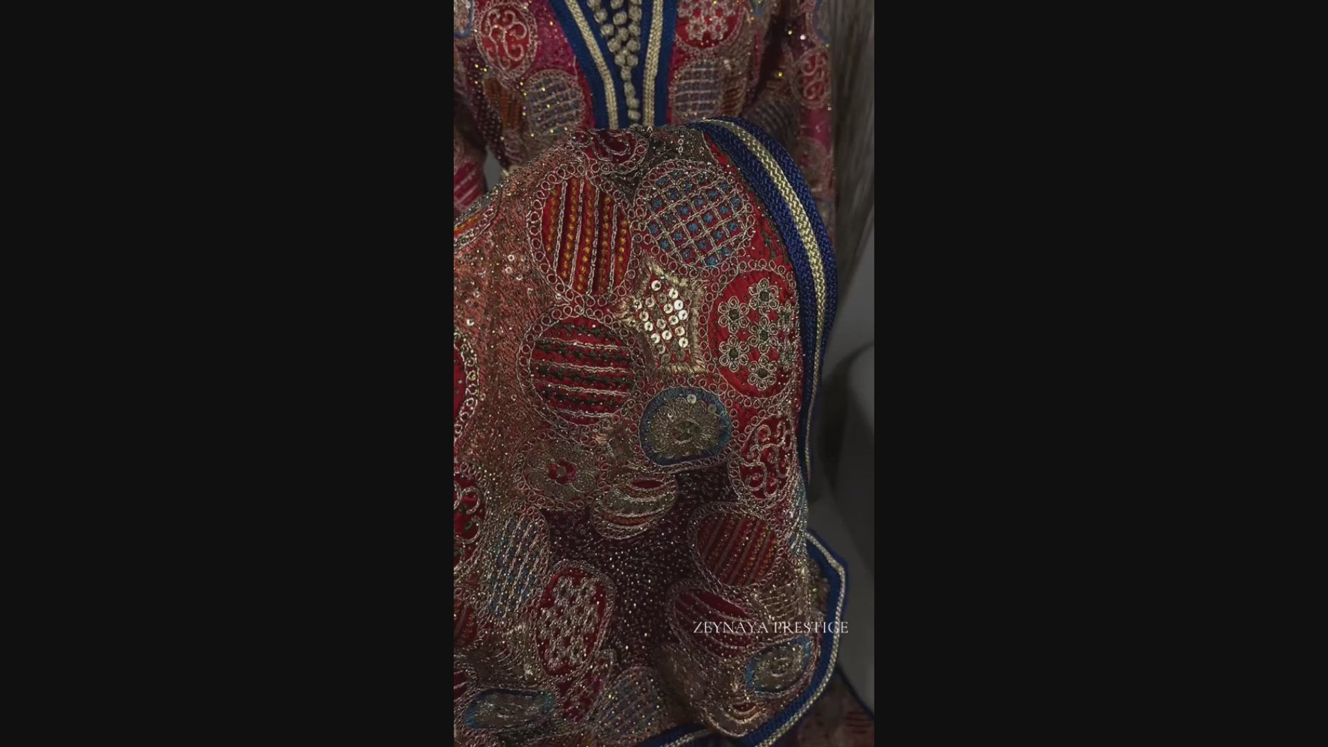 Takchita Sari Rouge or et sfifa Bleu Royal