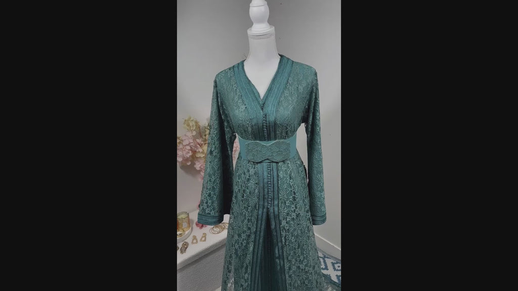 Takchita dentelle Vert Jade « Jade Élixir » — Ceinture rigide ton-sur-ton