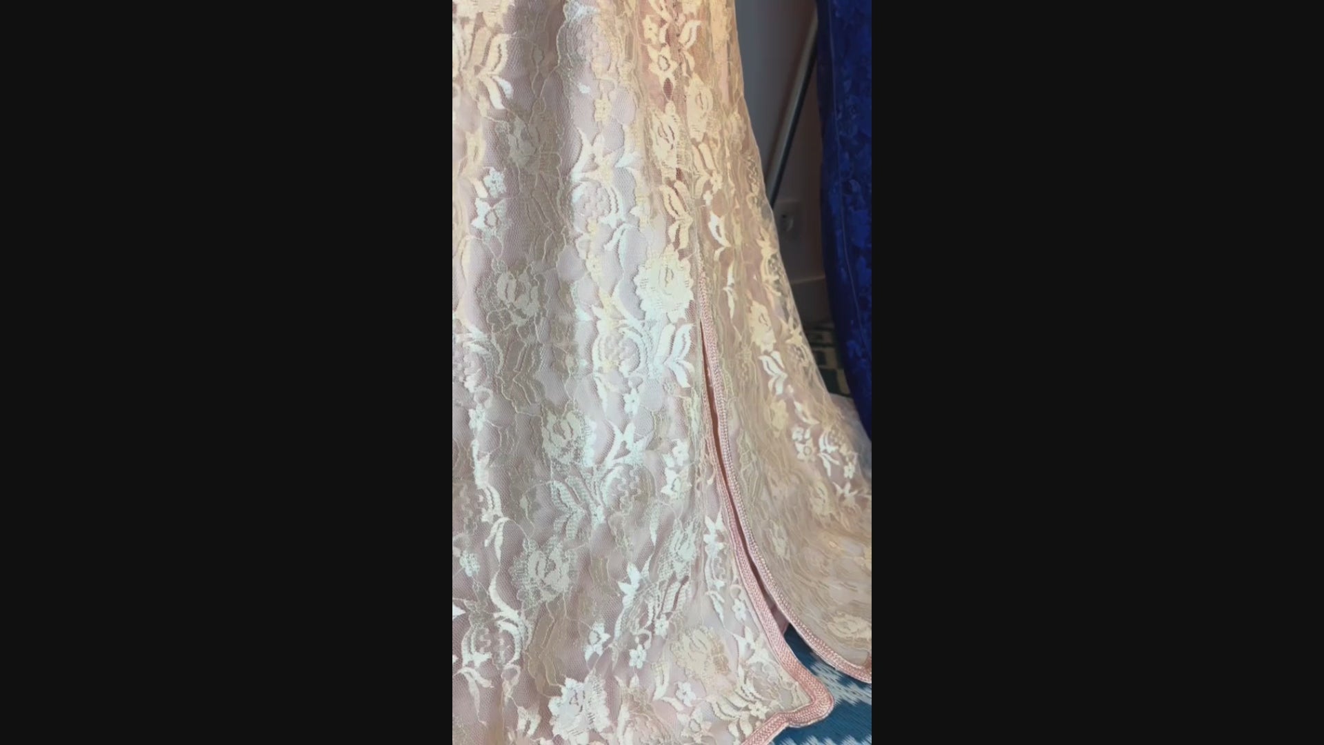 Caftan dentelle bleu royal « Azrak Lumière » — Coupe Sirène