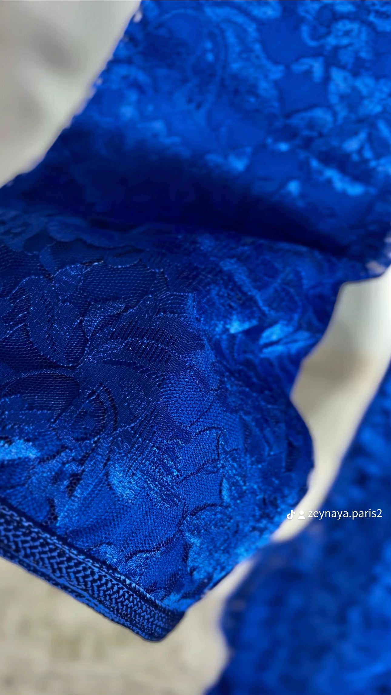 Caftan dentelle bleu royal « Azrak Lumière » — Coupe Sirène