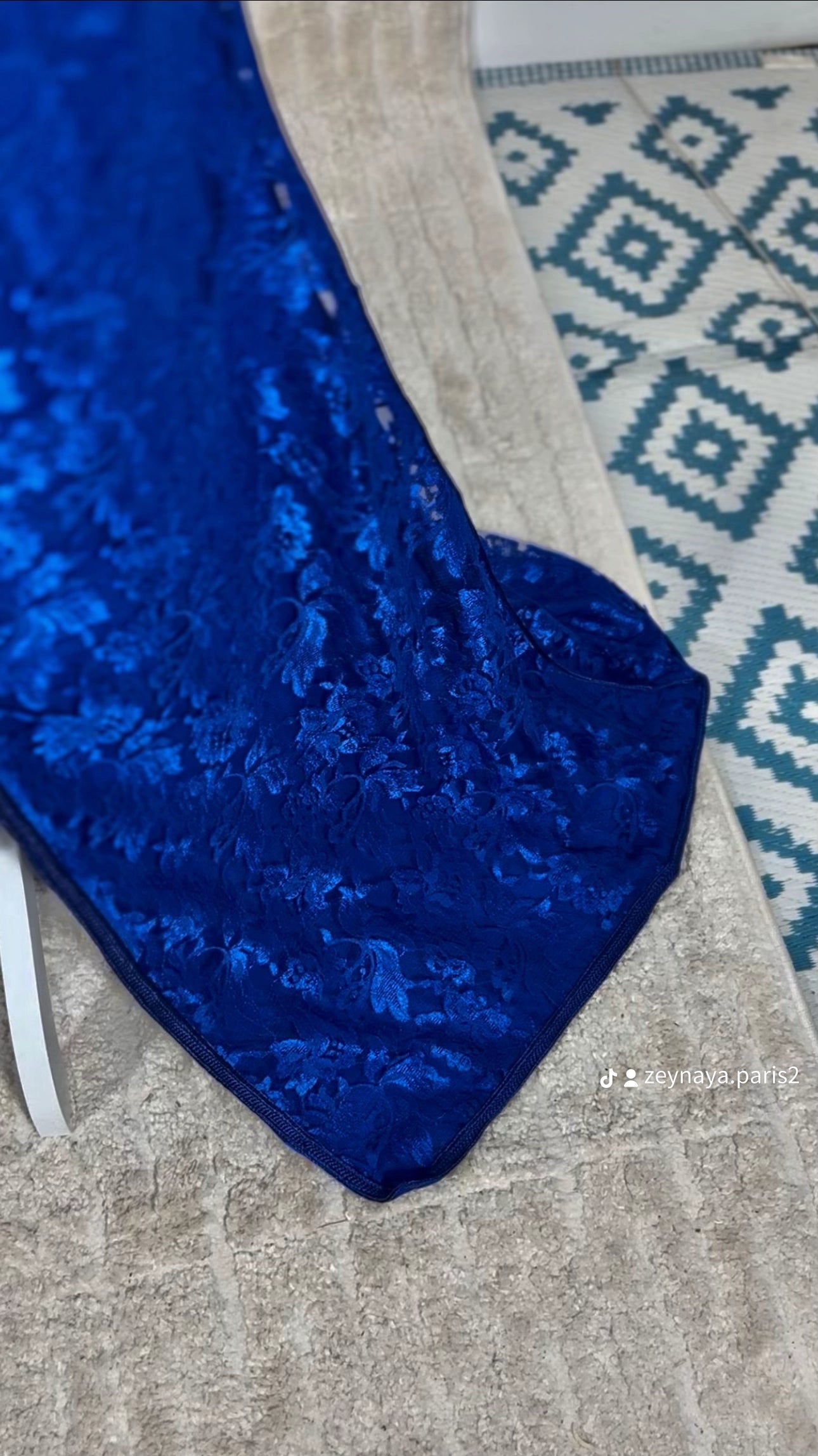Caftan dentelle bleu royal « Azrak Lumière » — Coupe Sirène