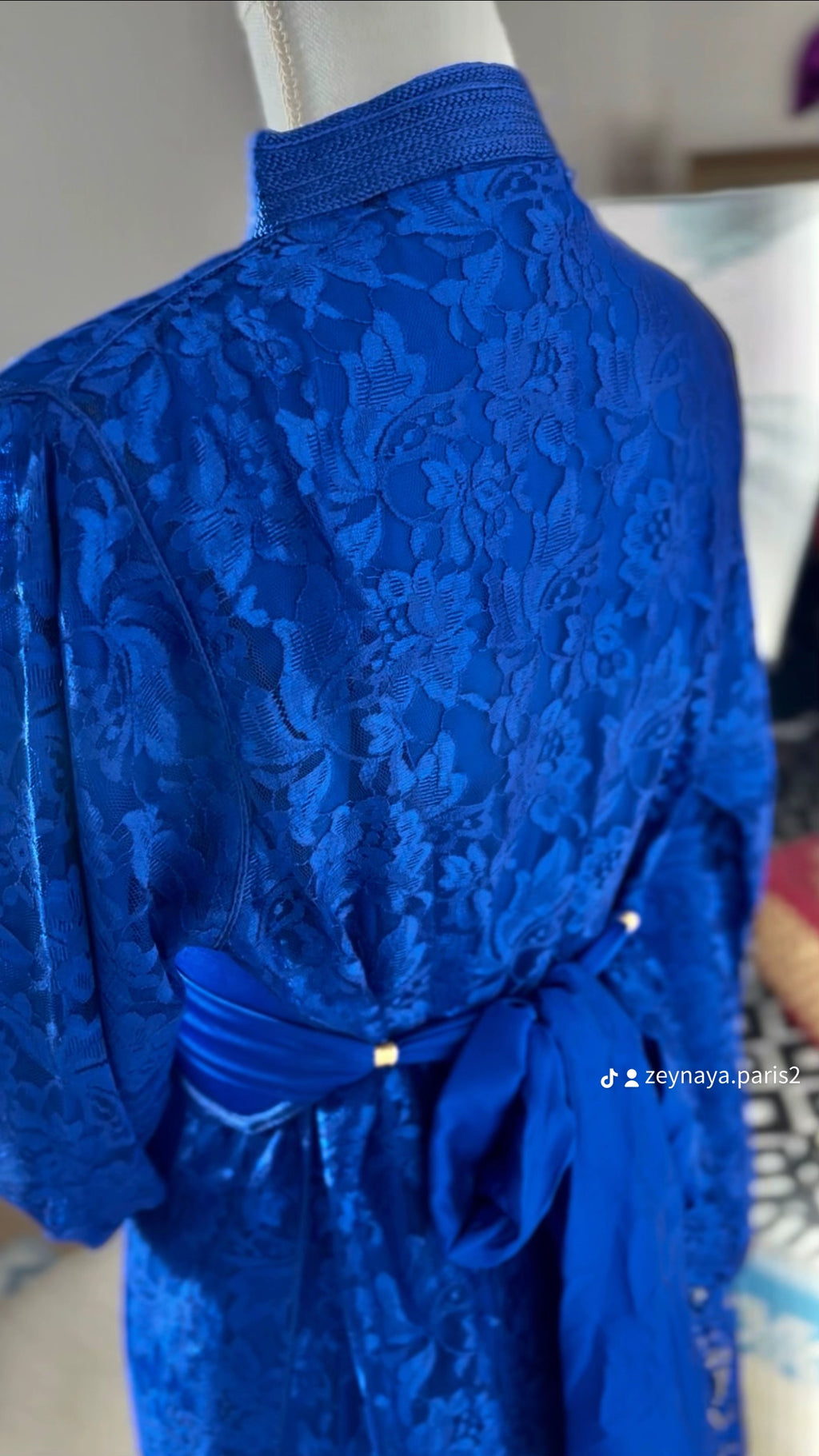 Caftan dentelle bleu royal « Azrak Lumière » — Coupe Sirène